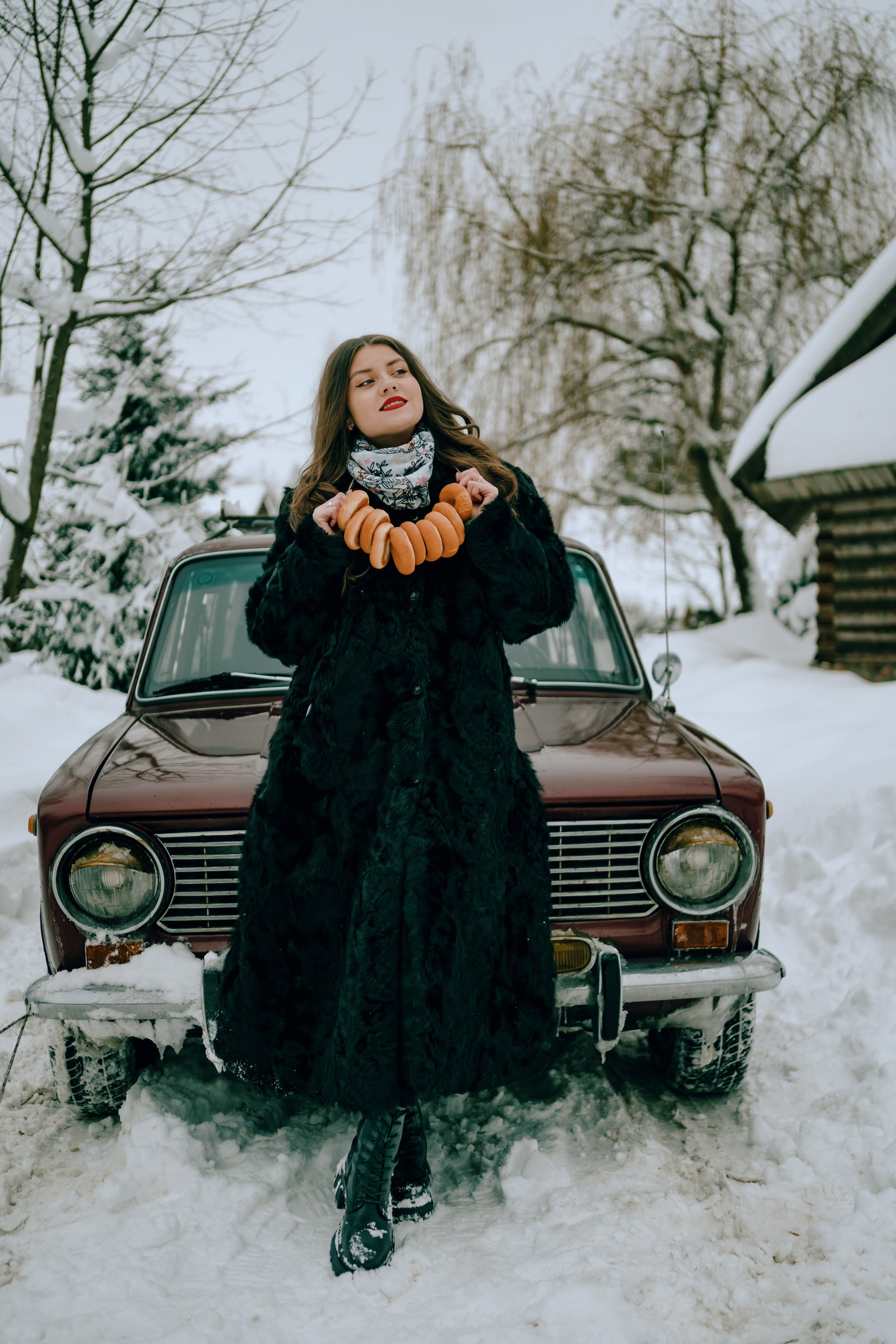 Звенит январская вьюга. Главная