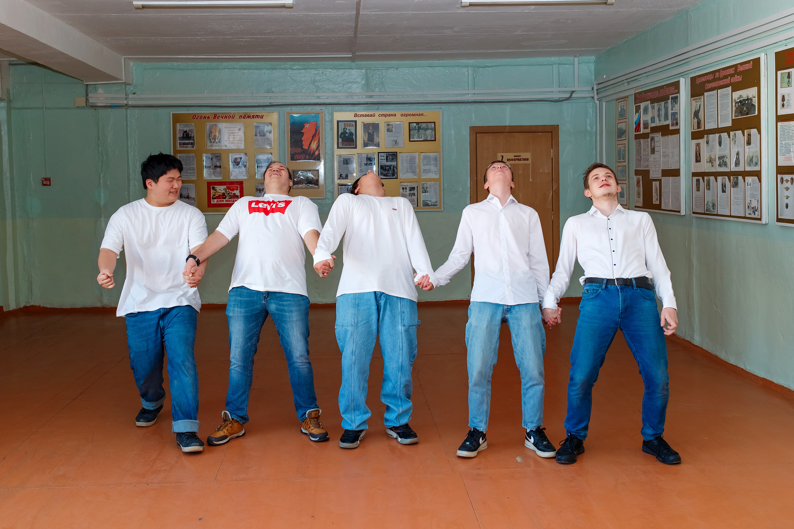 11 класс 11 школа, съемка в школе. Фотограф Любовь Корниенко, Примоский край