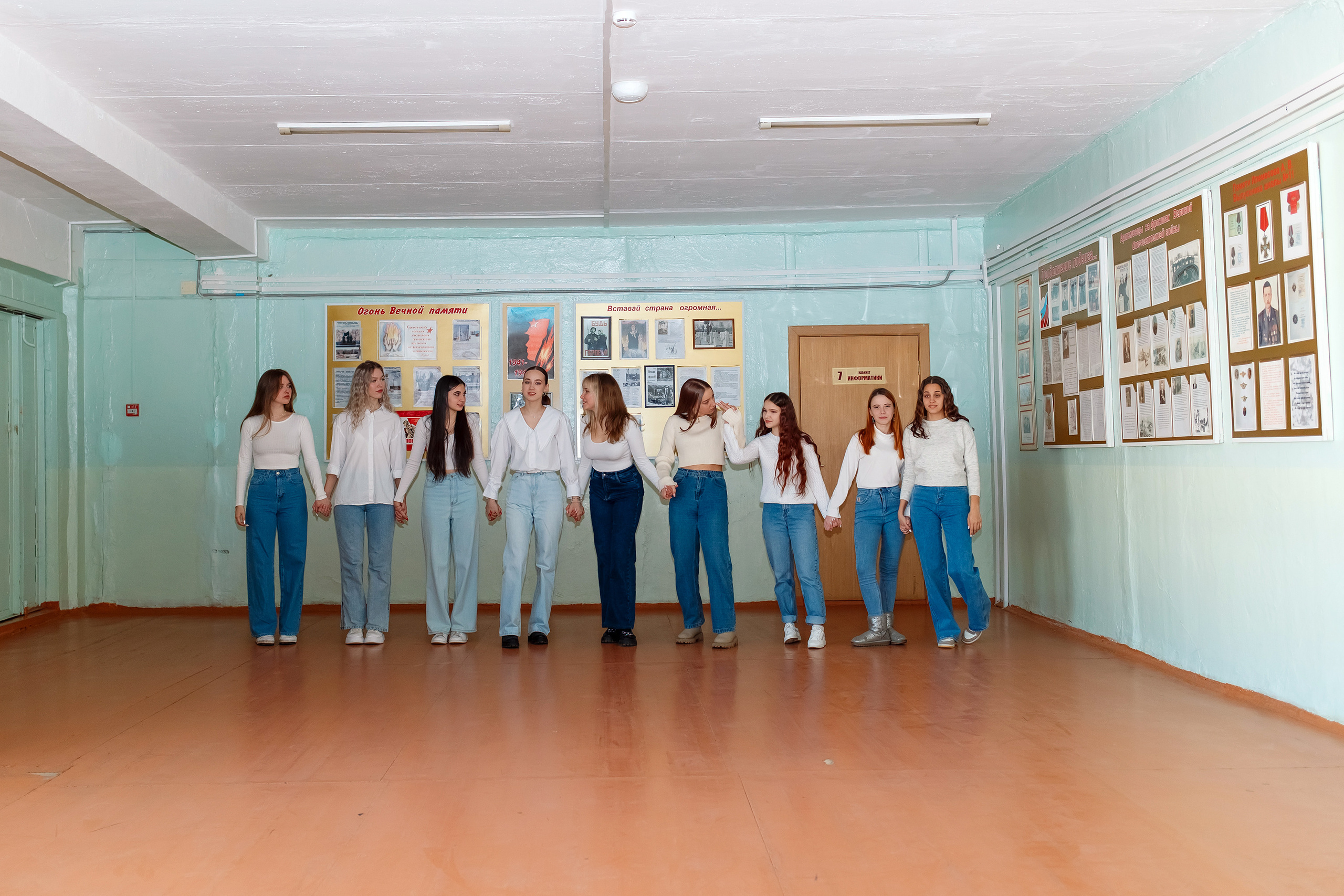 11 класс 11 школа, съемка в школе. Фотограф Любовь Корниенко, Примоский край