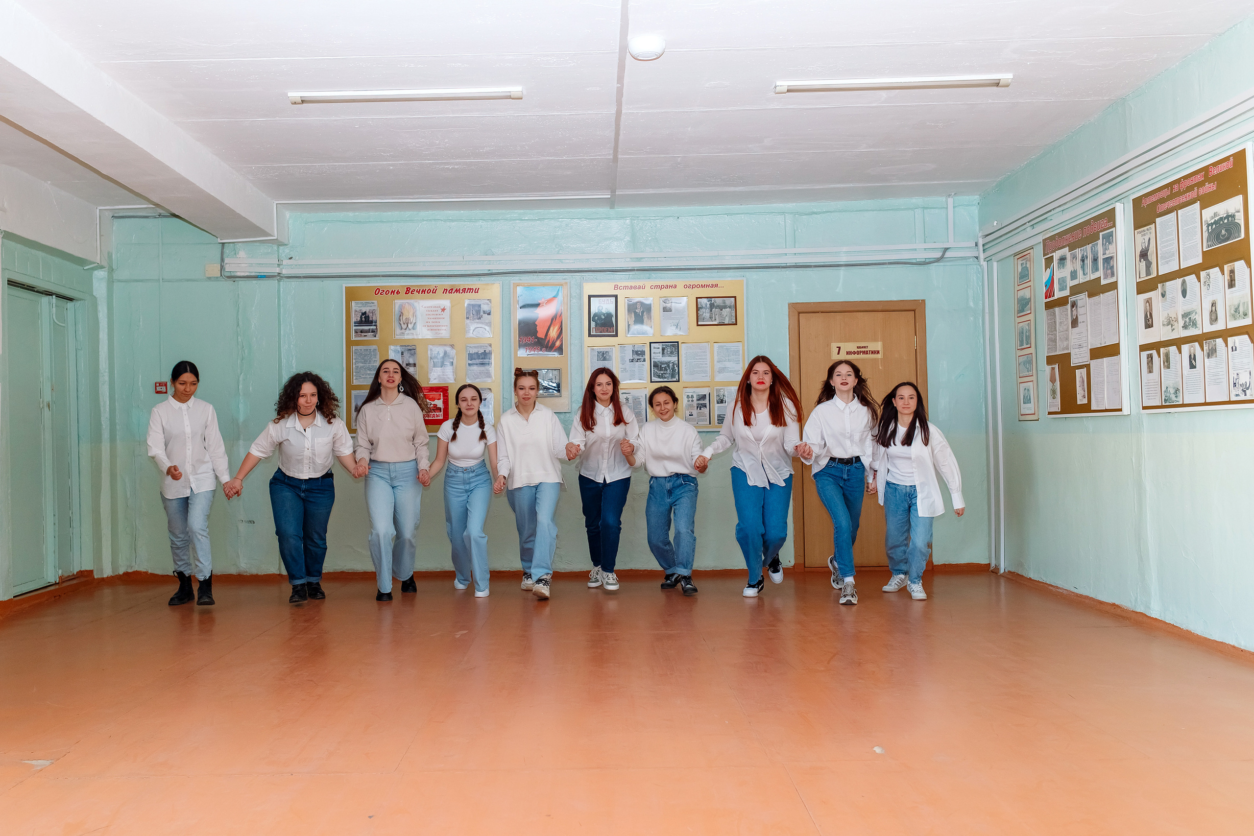 11 класс 11 школа, съемка в школе. Фотограф Любовь Корниенко, Примоский край