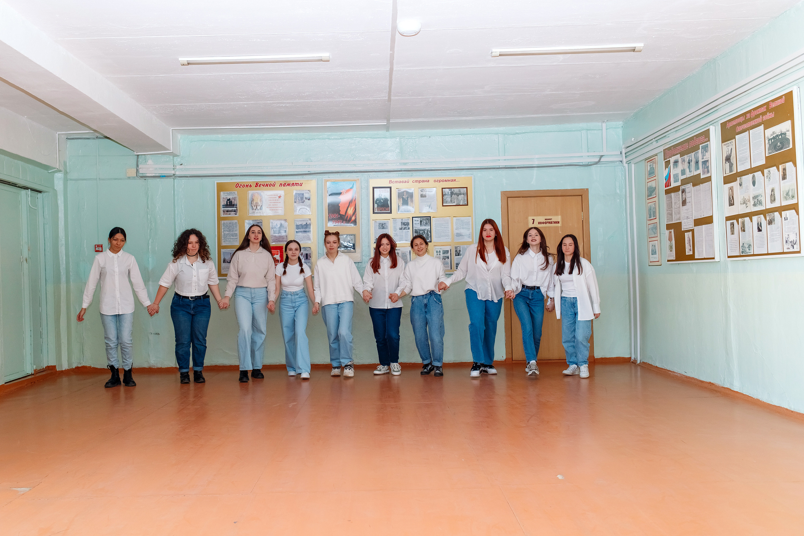 11 класс 11 школа, съемка в школе. Фотограф Любовь Корниенко, Примоский край