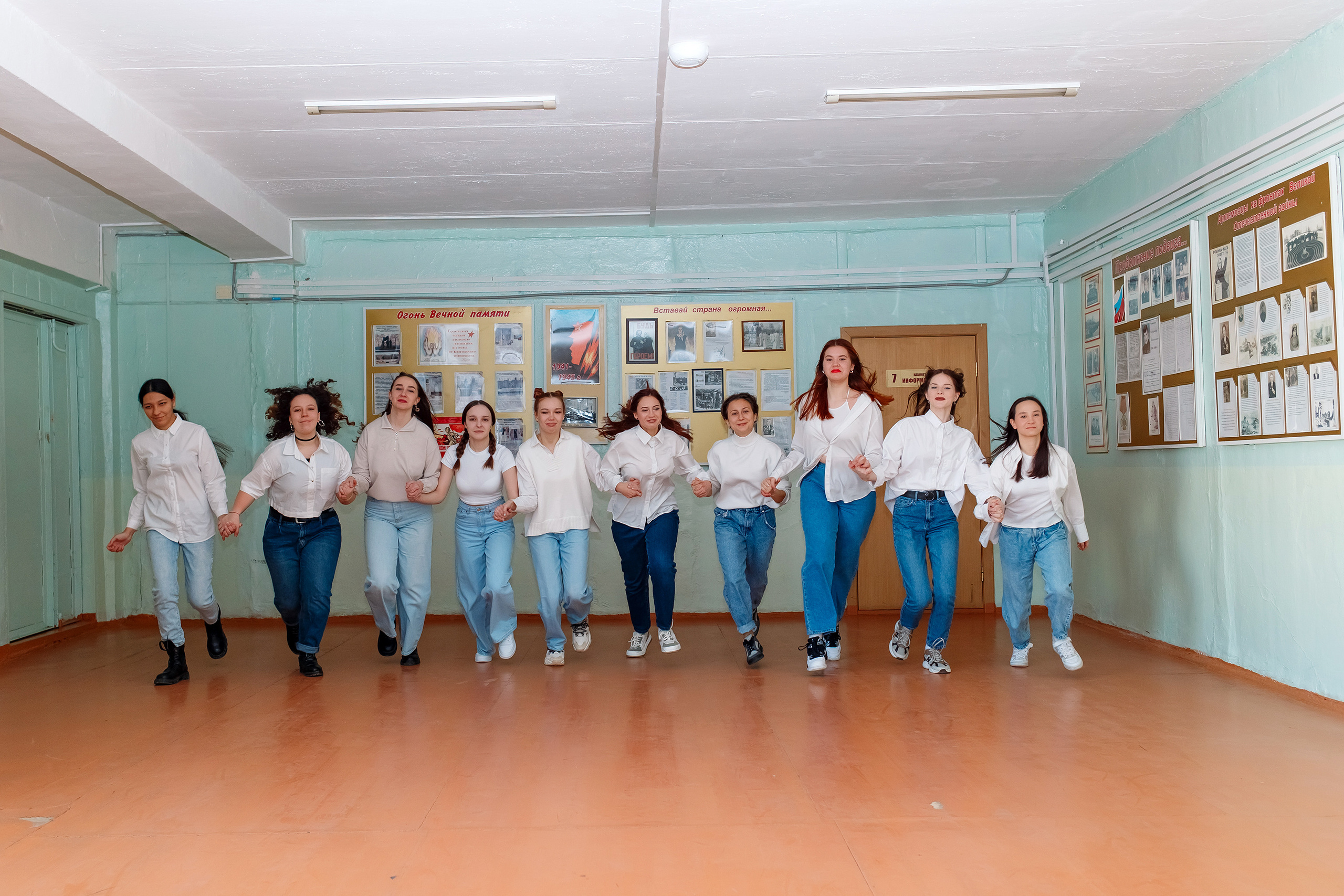 11 класс 11 школа, съемка в школе. Фотограф Любовь Корниенко, Примоский край