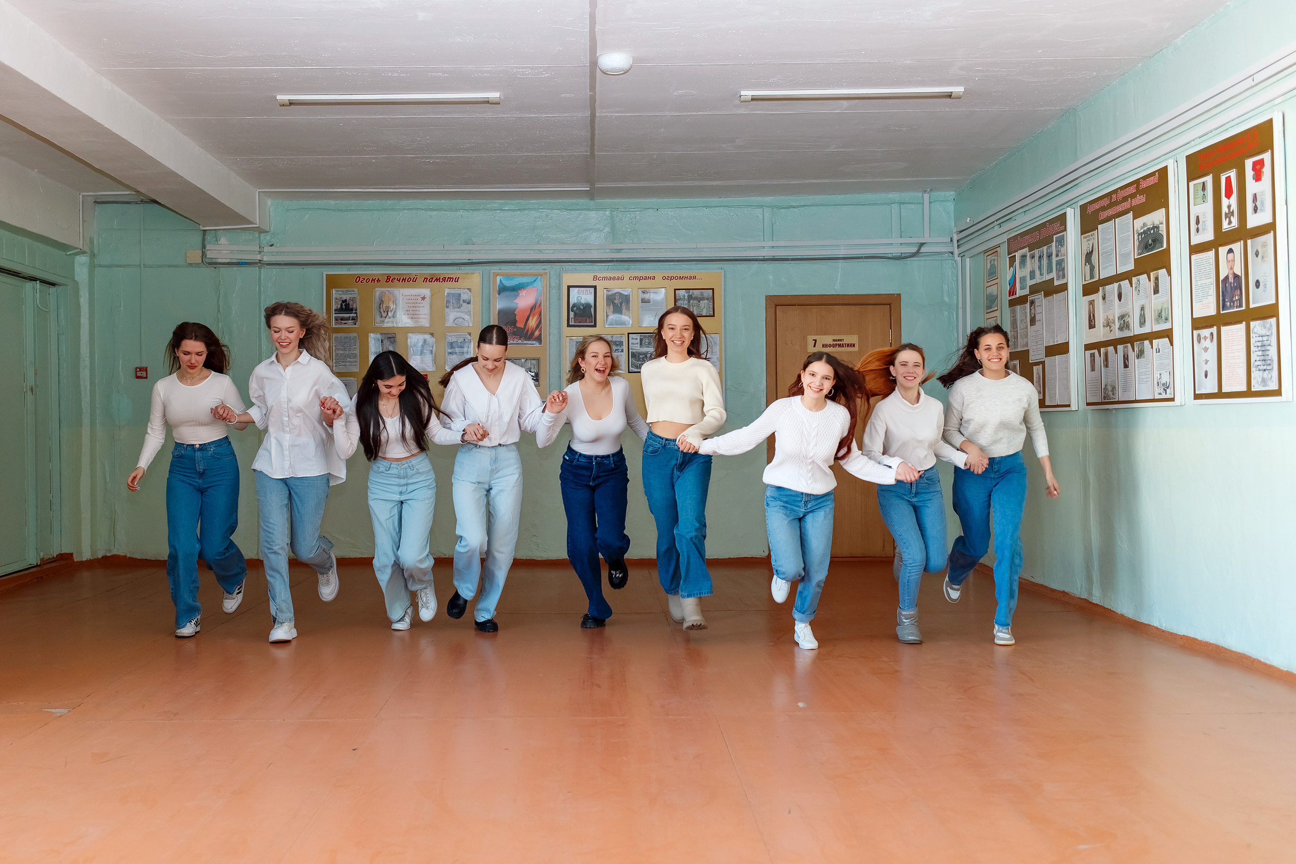 11 класс 11 школа, съемка в школе. Фотограф Любовь Корниенко, Примоский край