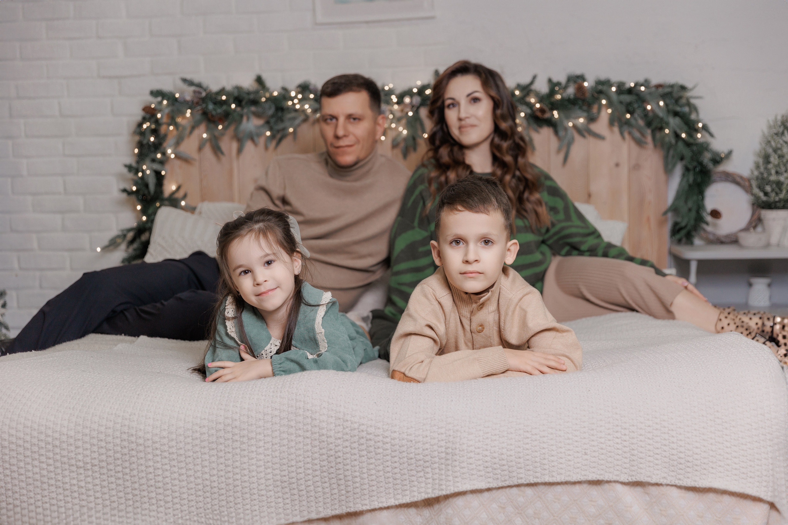 Татьяна с семьей. Фотограф женского портрета, беременности и материнства Харькова Елена