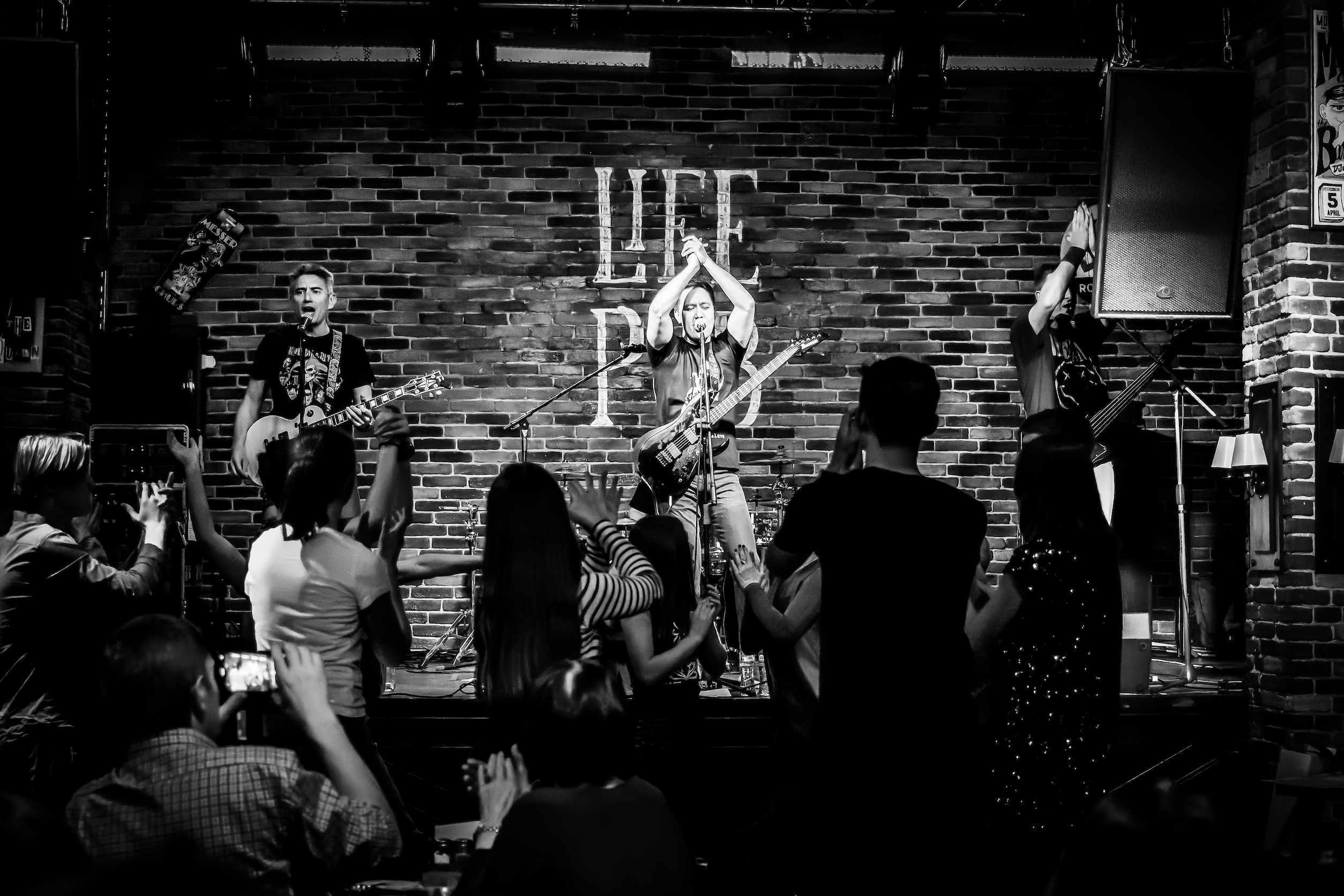 LifePub 29.03.2023. Московская кавер-группа BankBand