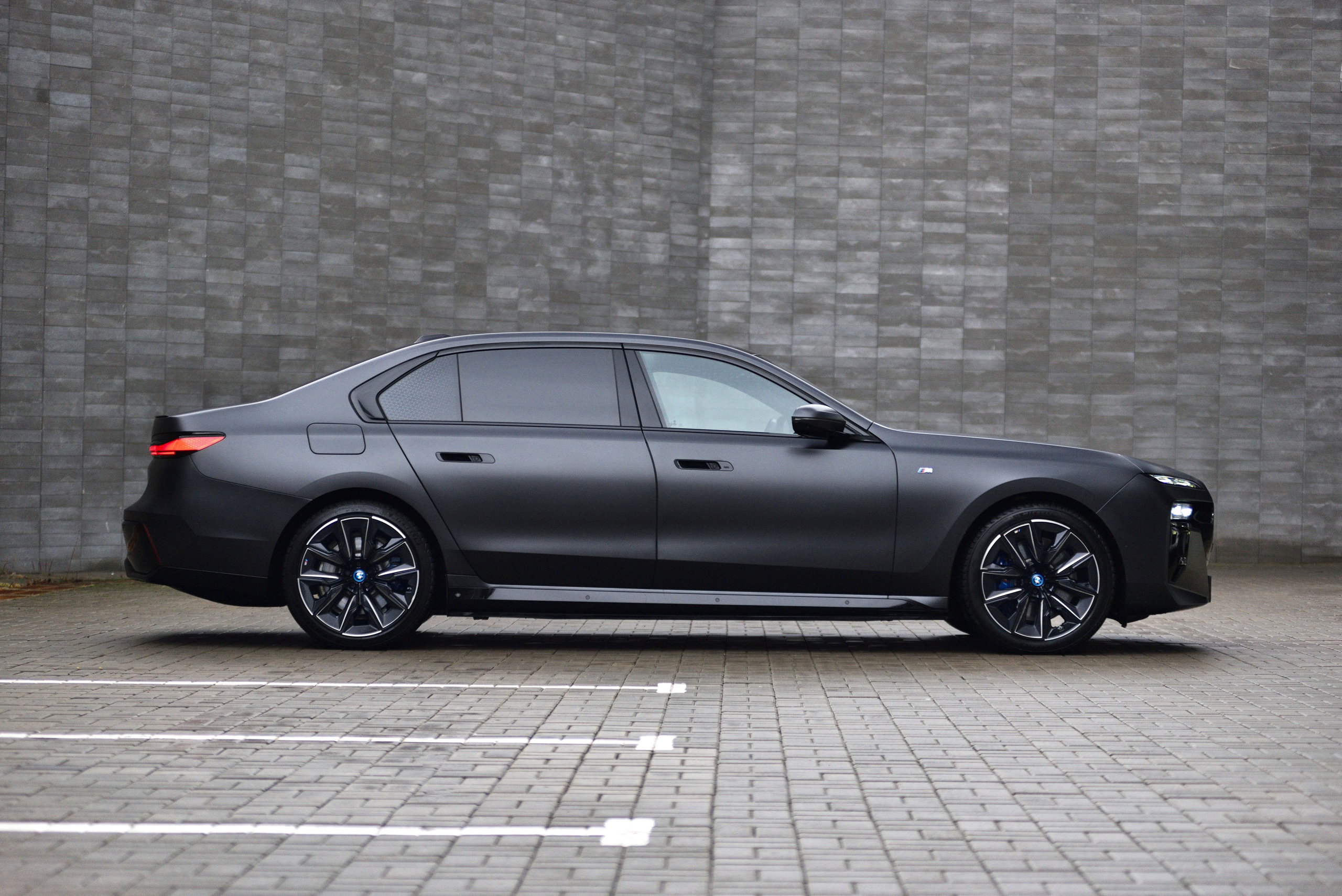 BMW 7. Автомобильный и интерьерный фотограф в Минске Александр Тагаев