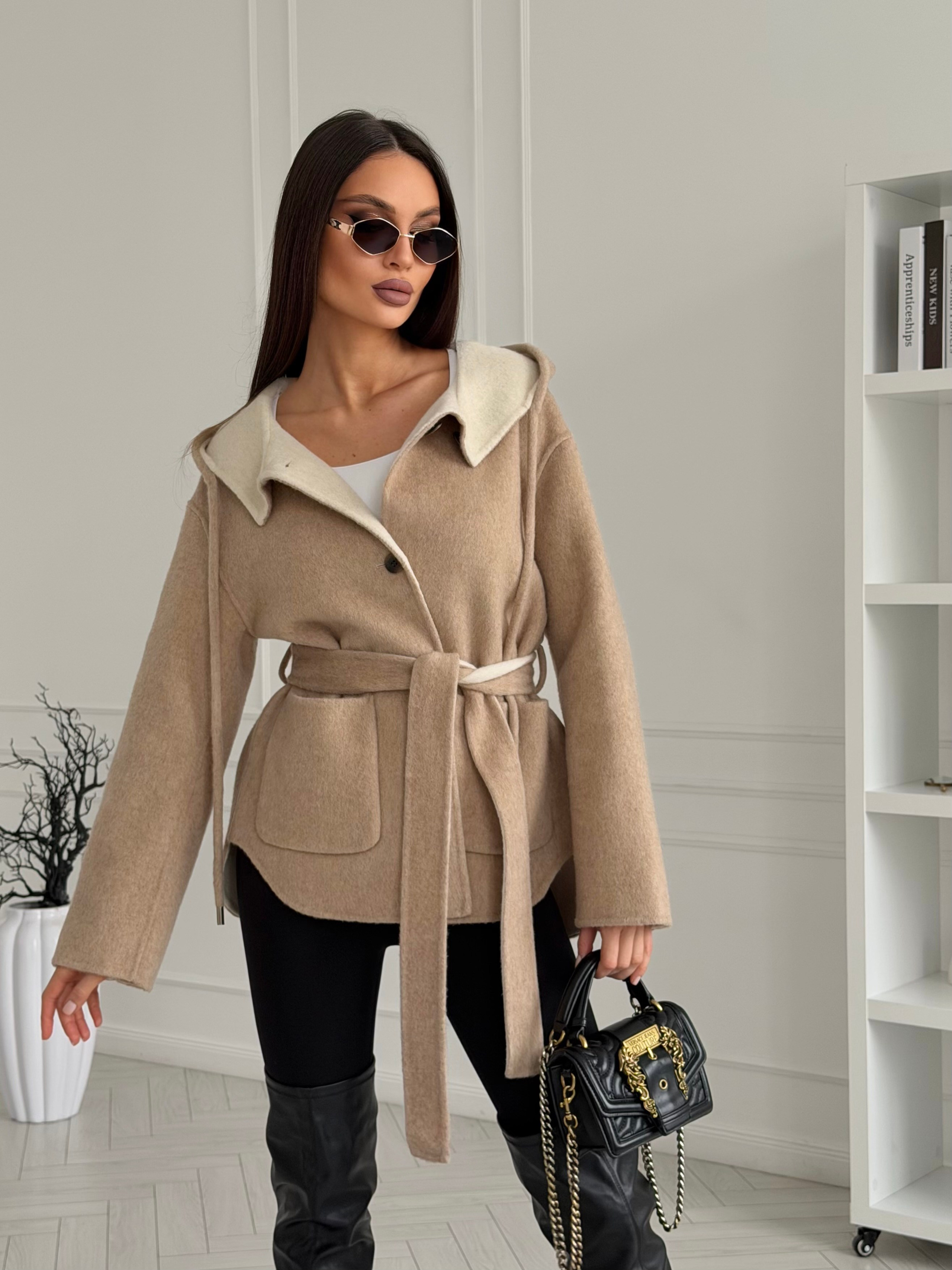 Оптовые продажи верхней одежды. Женские пальто из шерсти — заказать