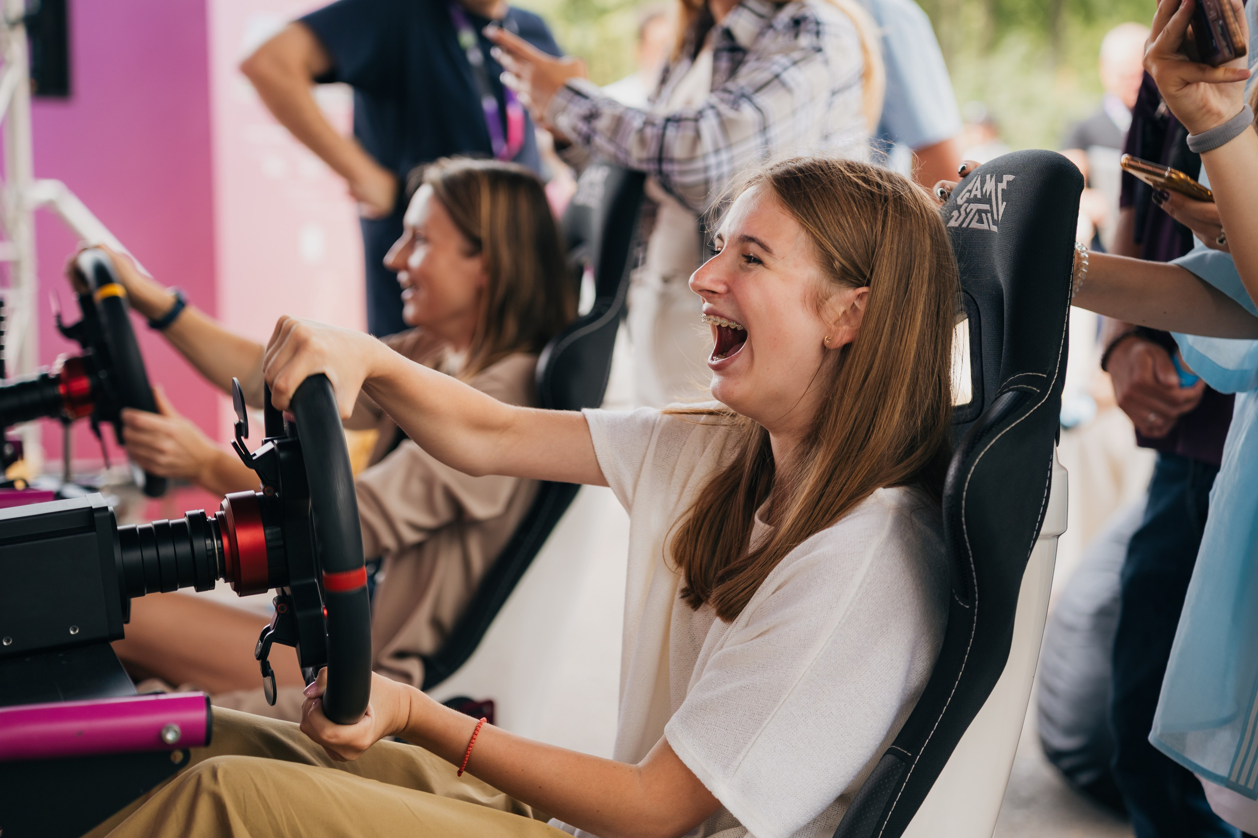 Стенд Igora Drive на фестивале VK Fest 2025. Ilya Foxy — автомобильный фотограф