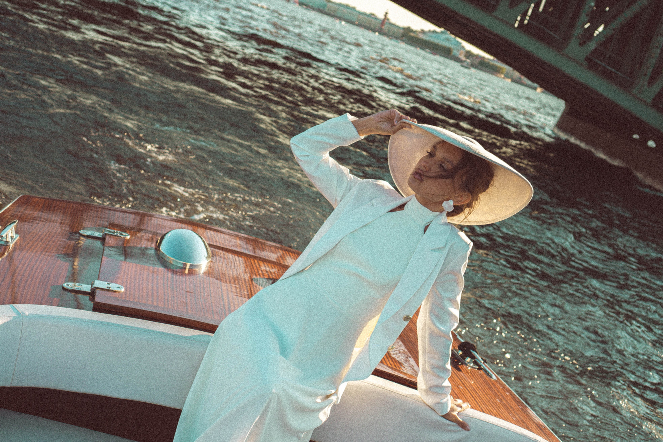 СВАДЕНБНАЯ СЬЕМКА НА КАТЕРЕ ПО КАНАЛАМ САНКТ-ПЕТЕРБУРГА И В АКВАТОРИИ НЕВЫ. Профессиональный фотограф, Санкт-Петербург — Виктория Богомолова