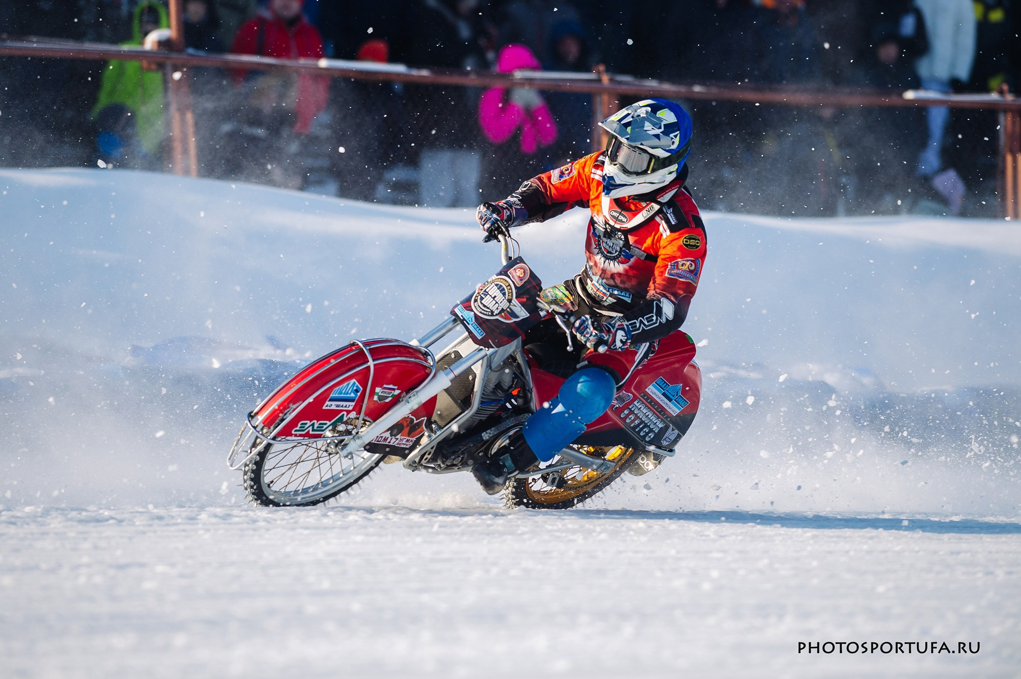 Мотогонку на льду. Спортивный фотограф в Уфе Евгений Буров