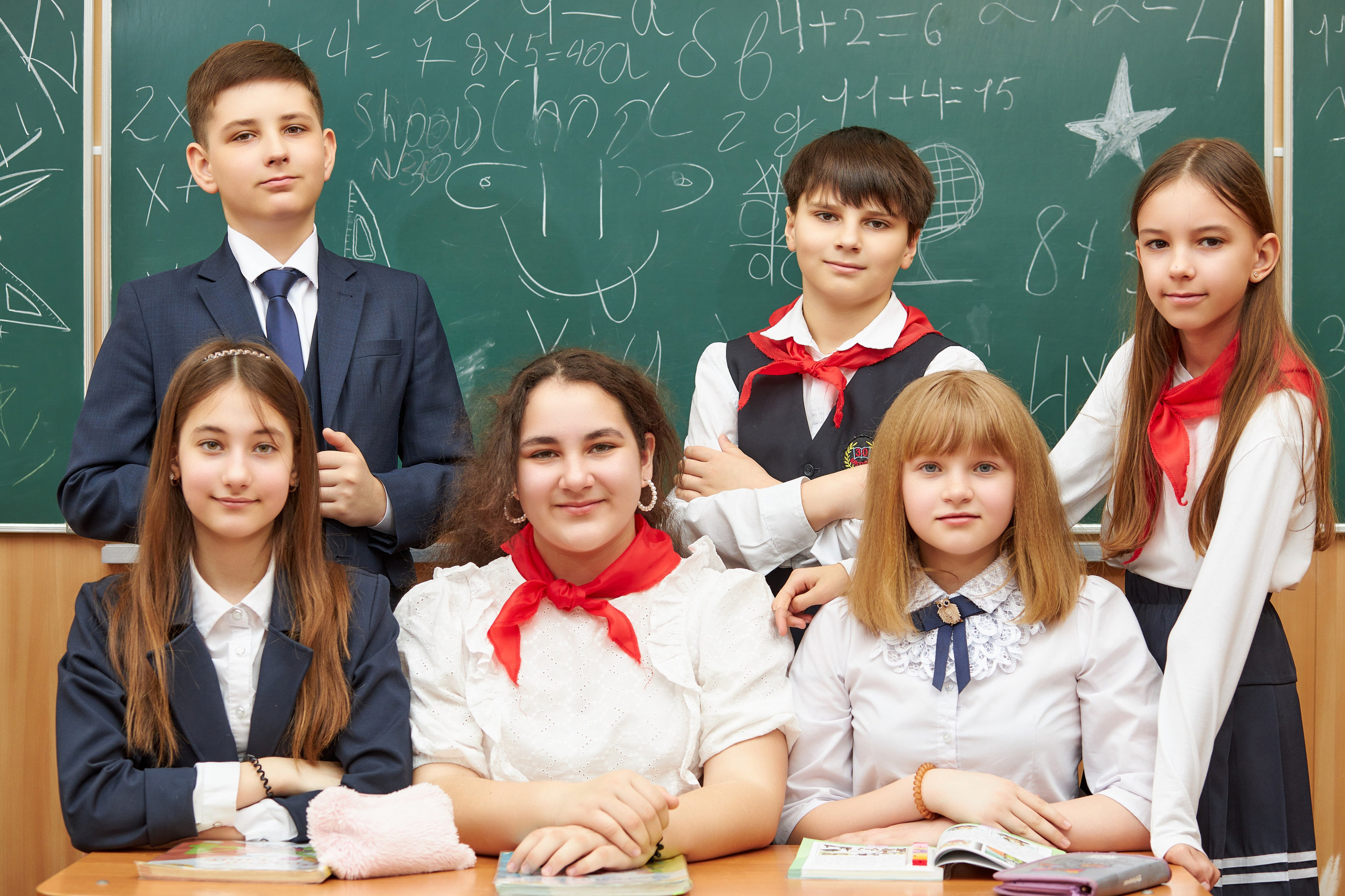 Средние общие. Школьный фотограф Леонова Наталия