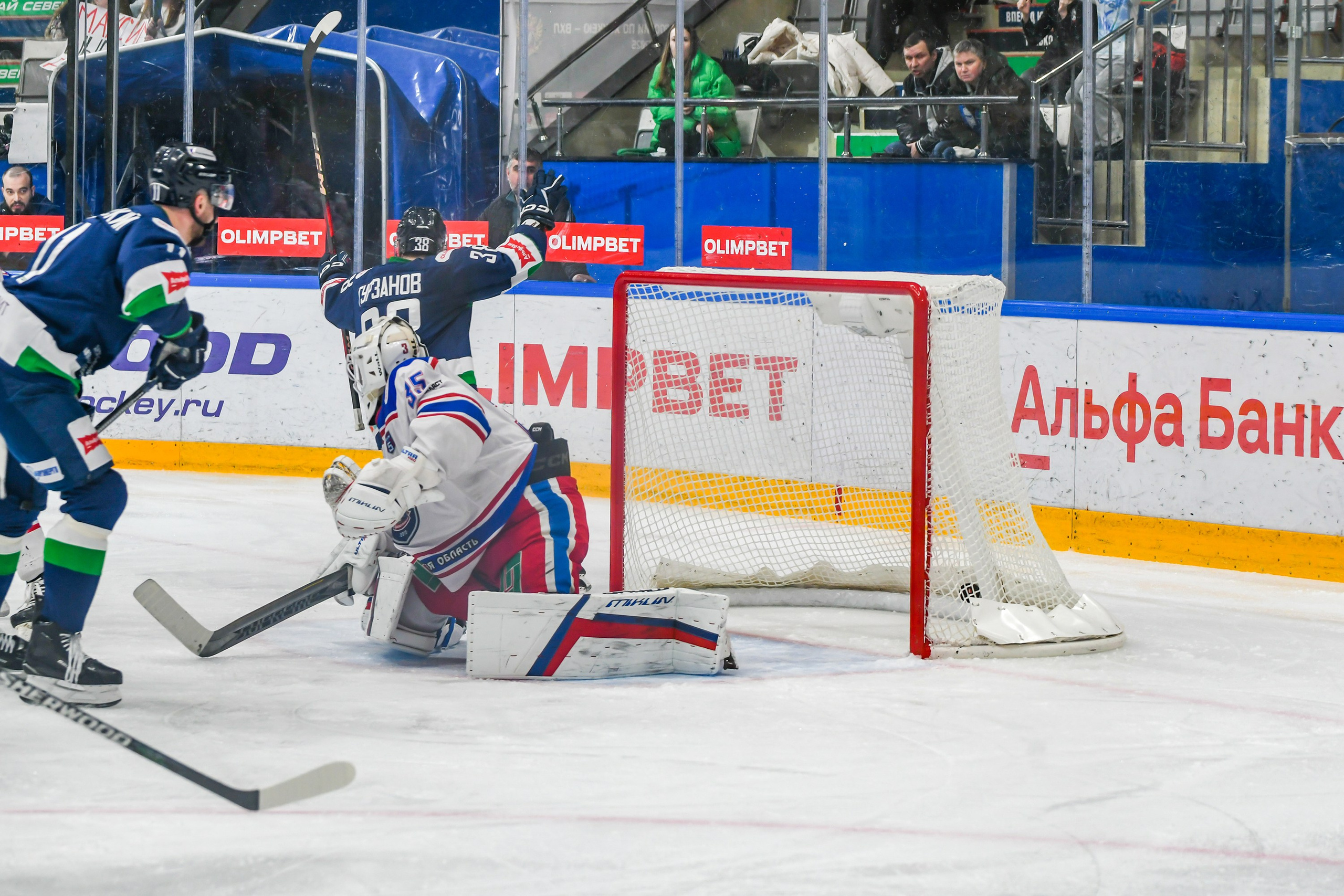 Матчи регулярного чемпионата ВХЛ. Фотограф в Ханты-Мансийске Евгений Жуланов