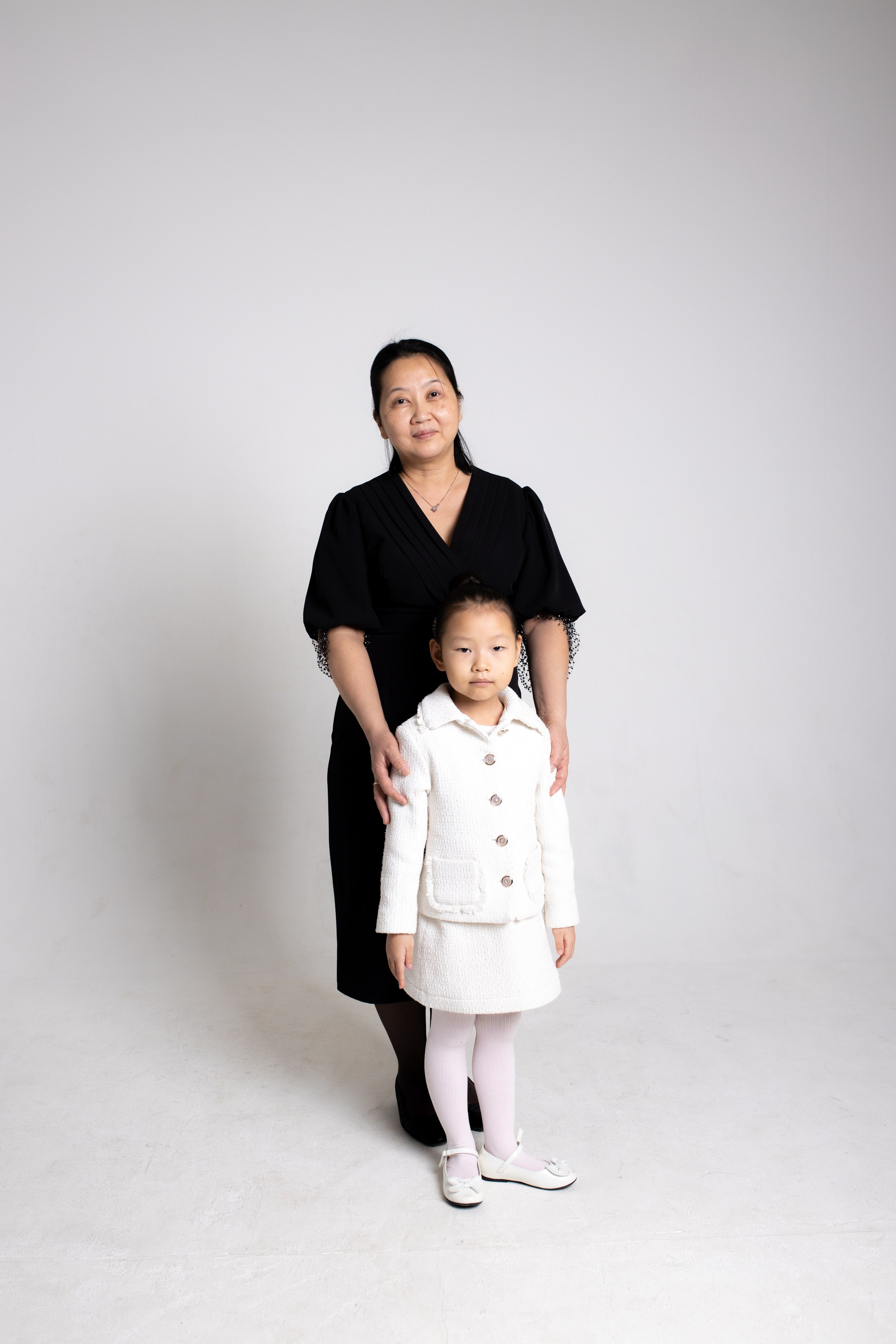 Семейная фотосессия на циклораме с импульсным светом. Фотограф в Железнодорожном и Балашихе