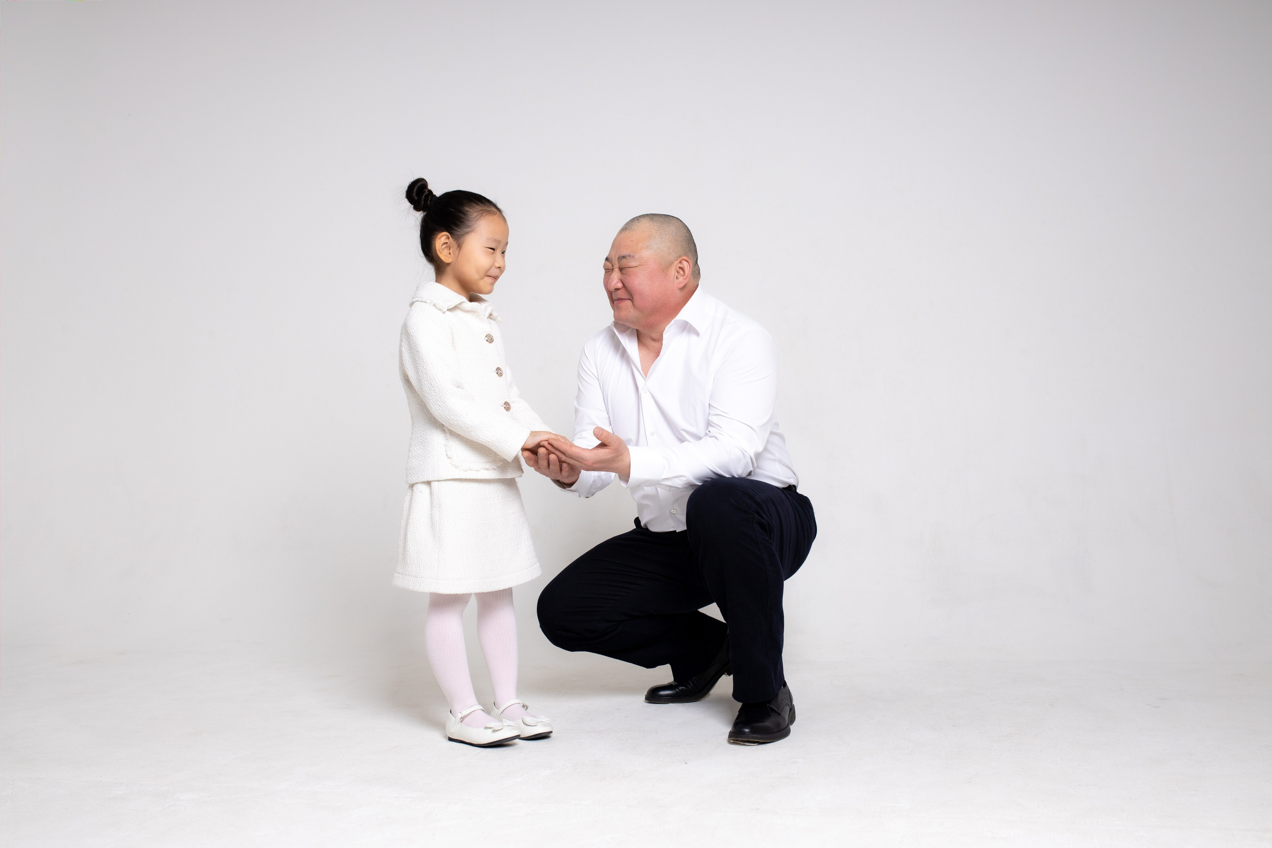 Семейная фотосессия на циклораме с импульсным светом. Фотограф в Железнодорожном и Балашихе