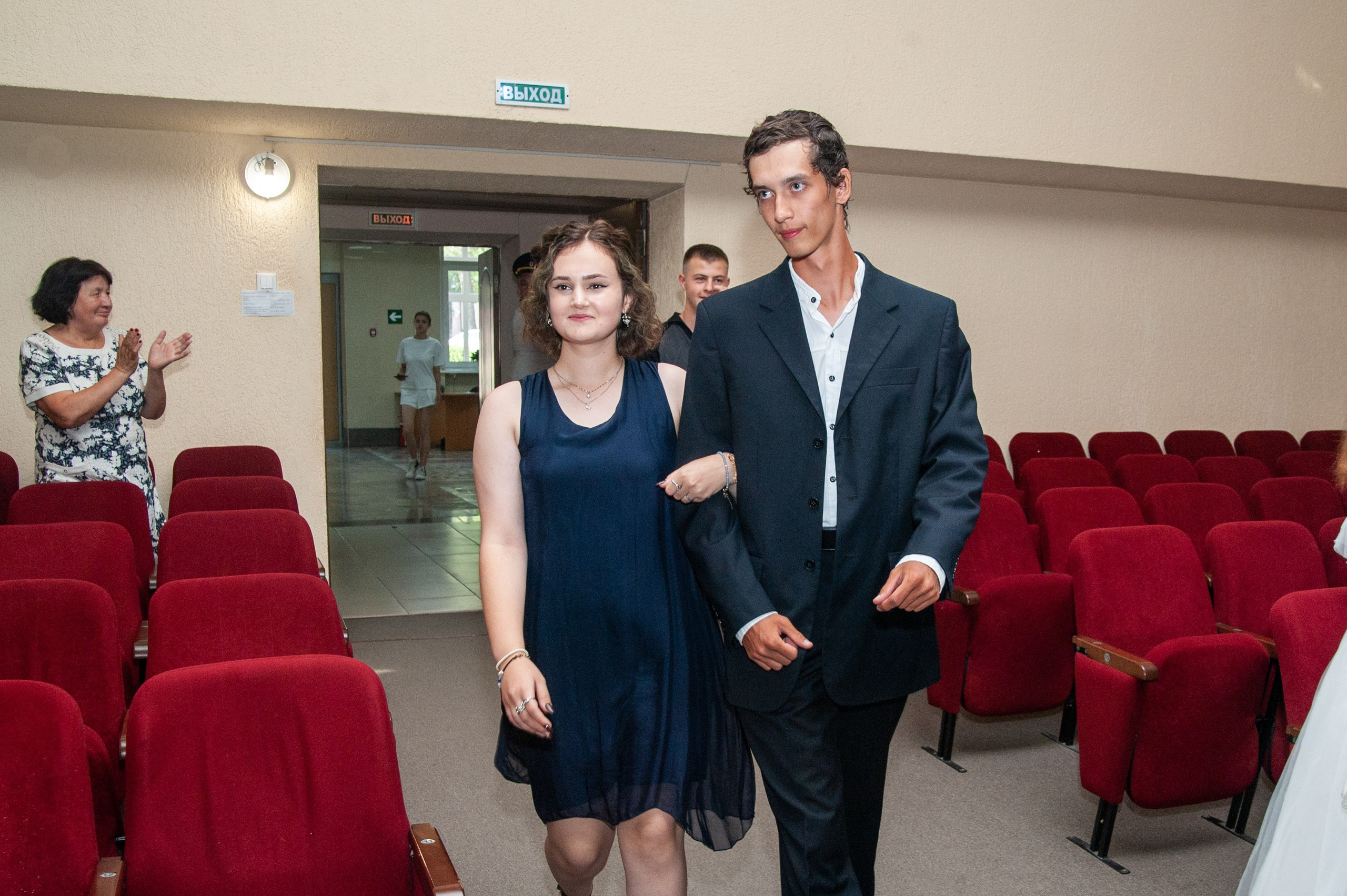 Выпускной МАОУ СОШ № 17 им. Эдуарда Есаяна. Свадебный и семейный фотограф Денис Лукьянов в Краснодаре, Краснодарском крае и Республике Крым