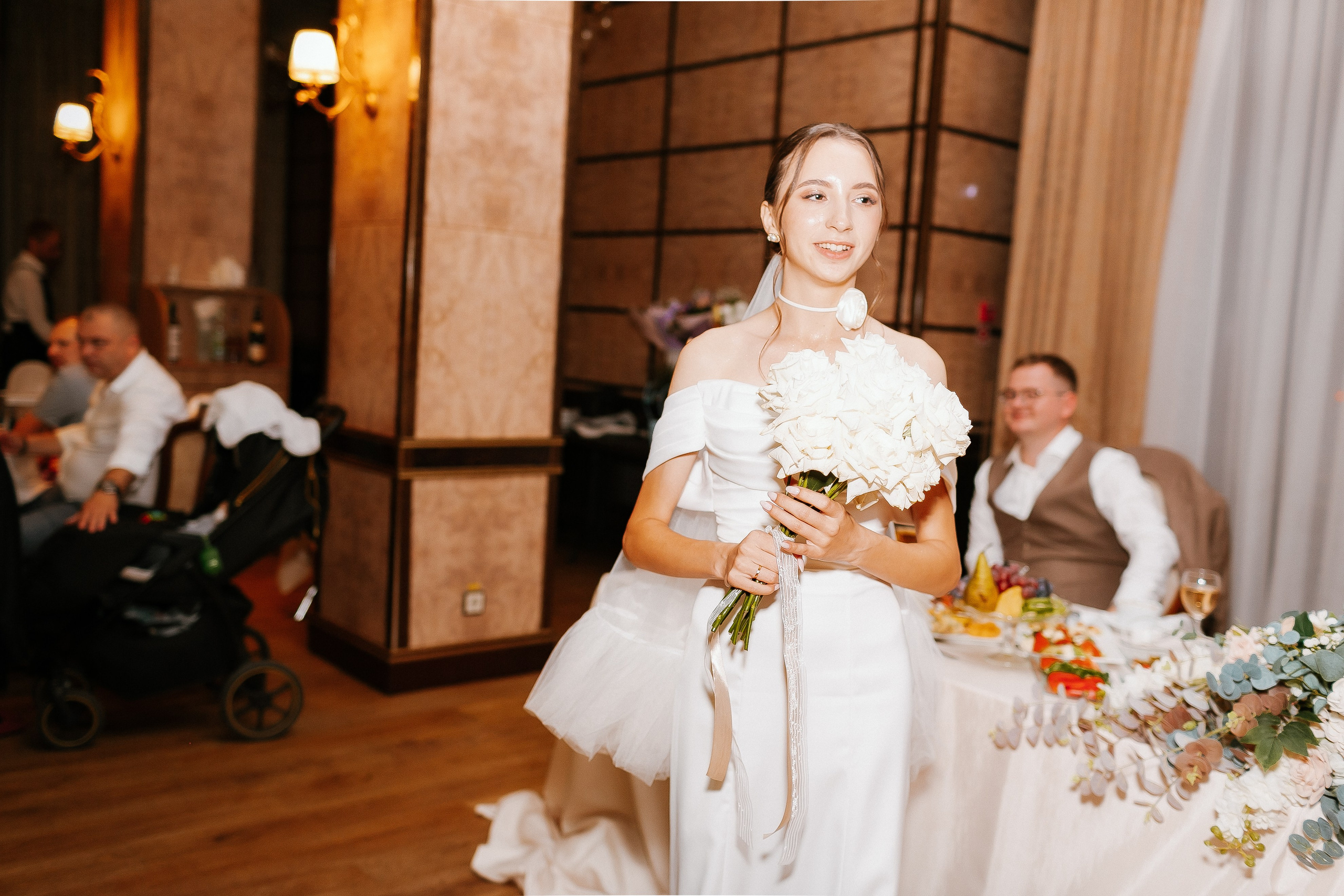 Свадебная осенняя фотосессия Ивана и Лидии в городе. Свадебный и репортажный фотограф в Ярославле и Санкт-Петербурге Роман Микрюков