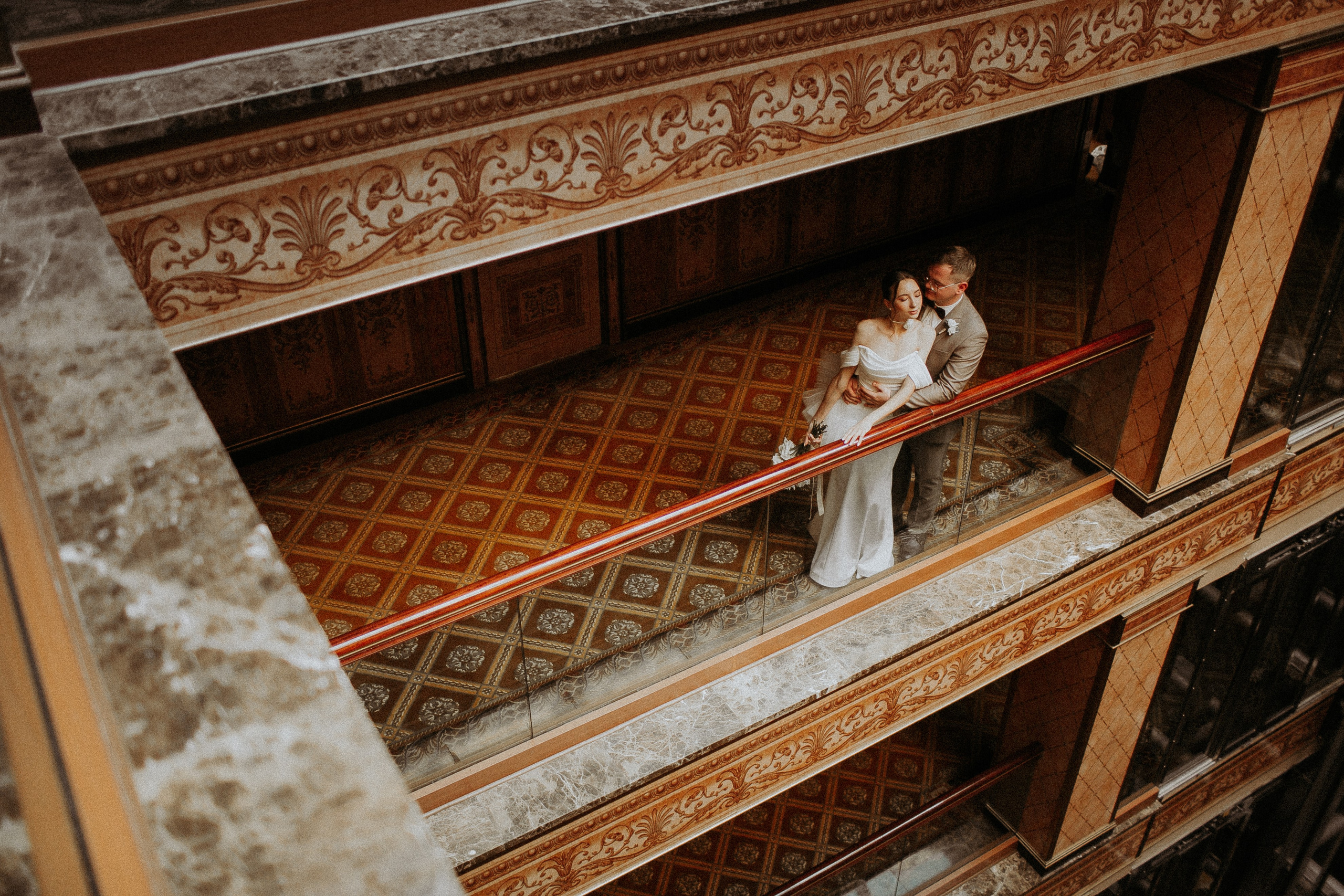 Свадебная осенняя фотосессия Ивана и Лидии в городе. Свадебный и репортажный фотограф в Ярославле и Санкт-Петербурге Роман Микрюков