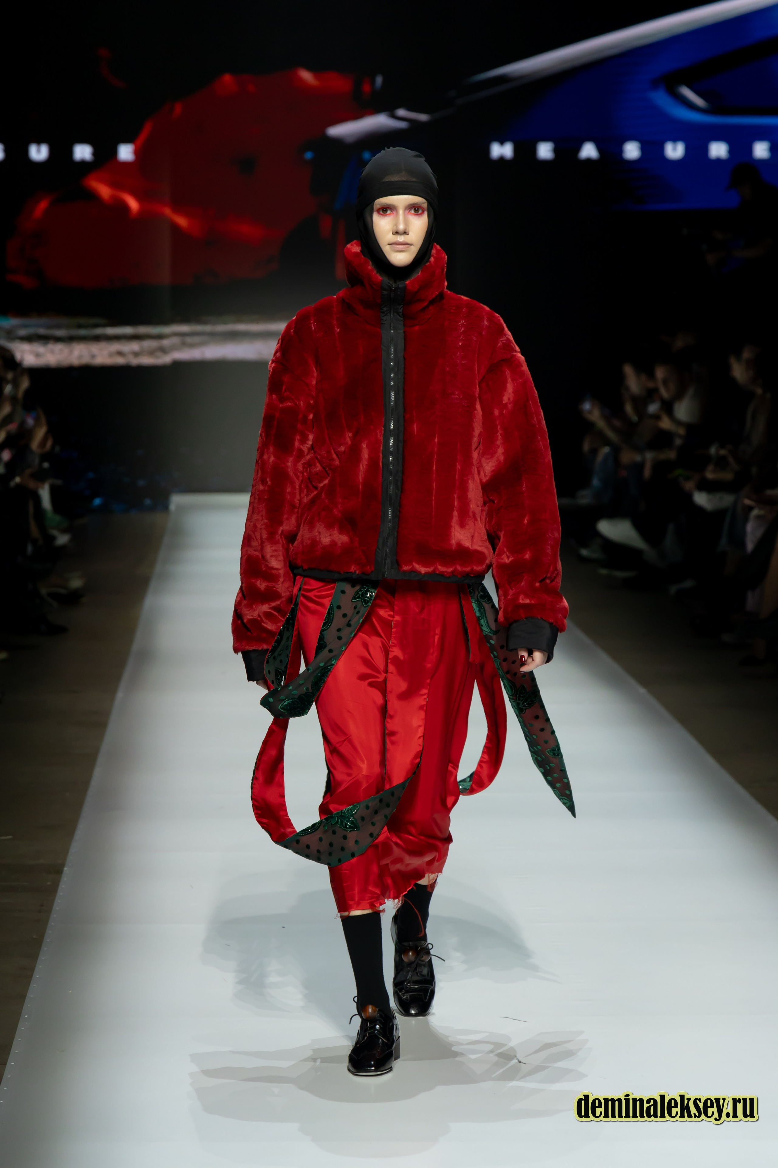 Московская неделя моды 2024 4 октября дизайнер Measure Махачкала. Репортажный, семейный и студийный фотограф в Москве Демин Алексей