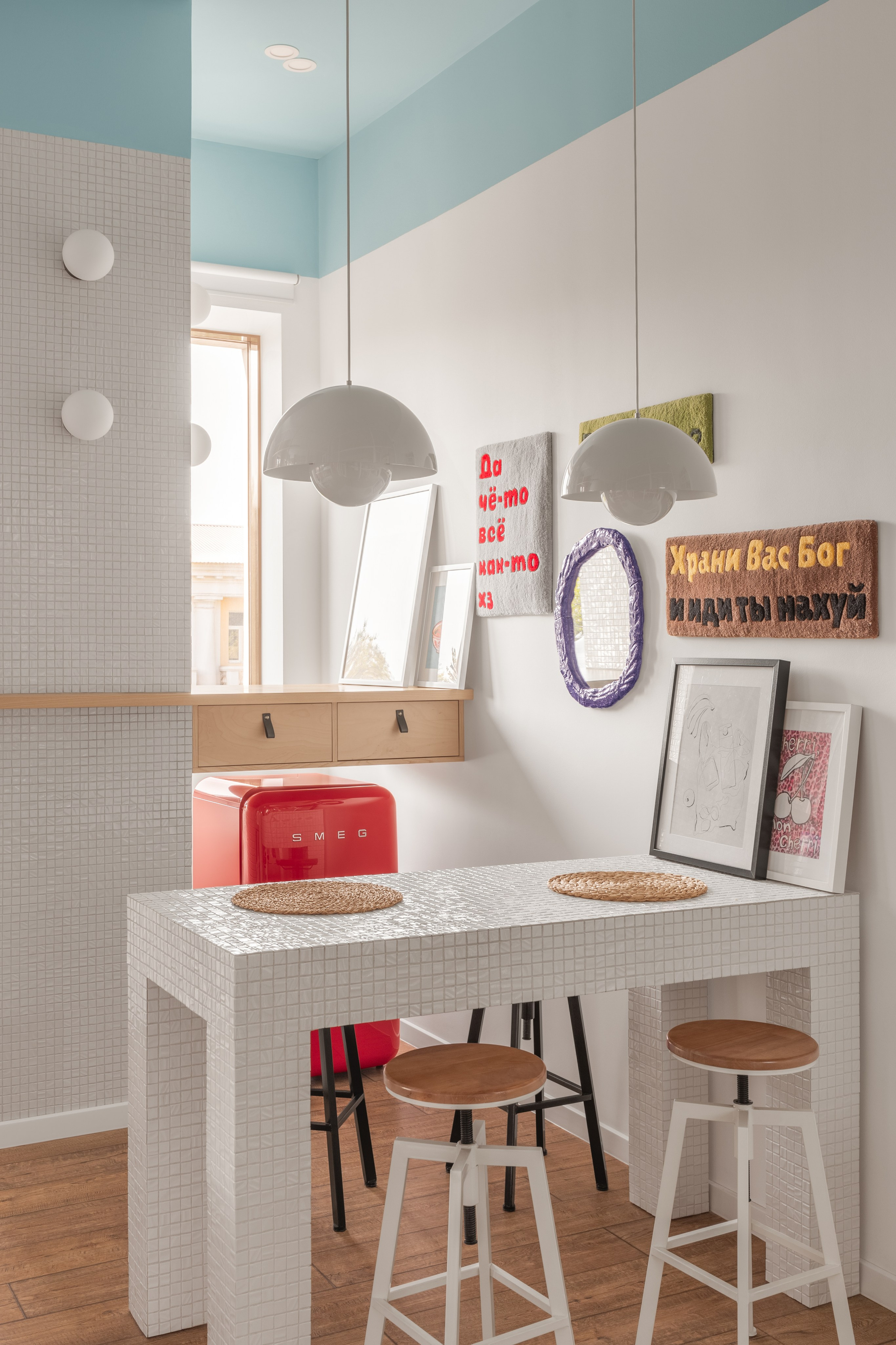 Обеденная зона в современном офисе, интерьерная фотосъёмка в Алматы