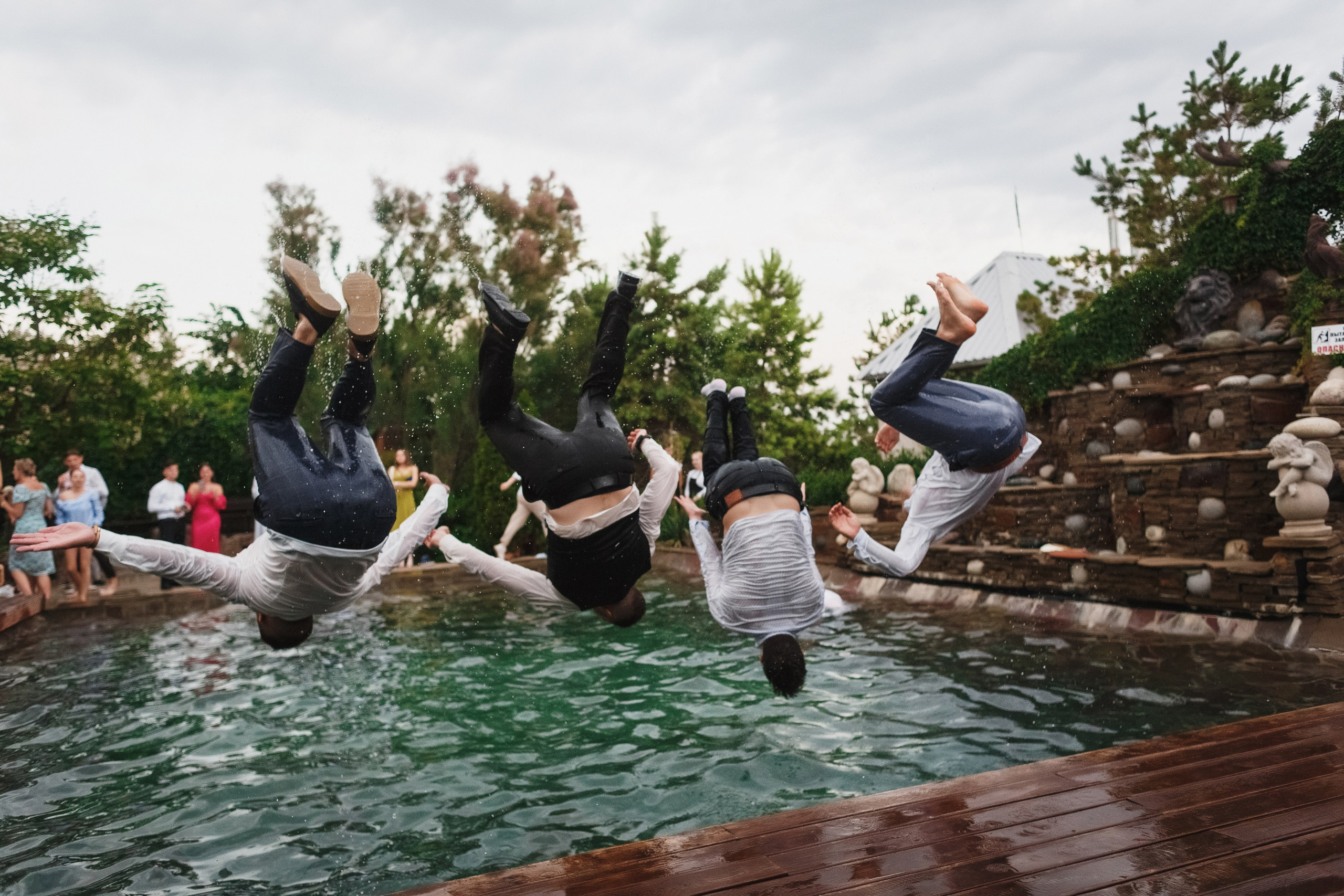 Свадебный фотограф Таганрог — фотосессия в центре города и банкет в коттедже «Виктория». Свадебный и семейный фотограф в Таганроге Бакарюк Антон