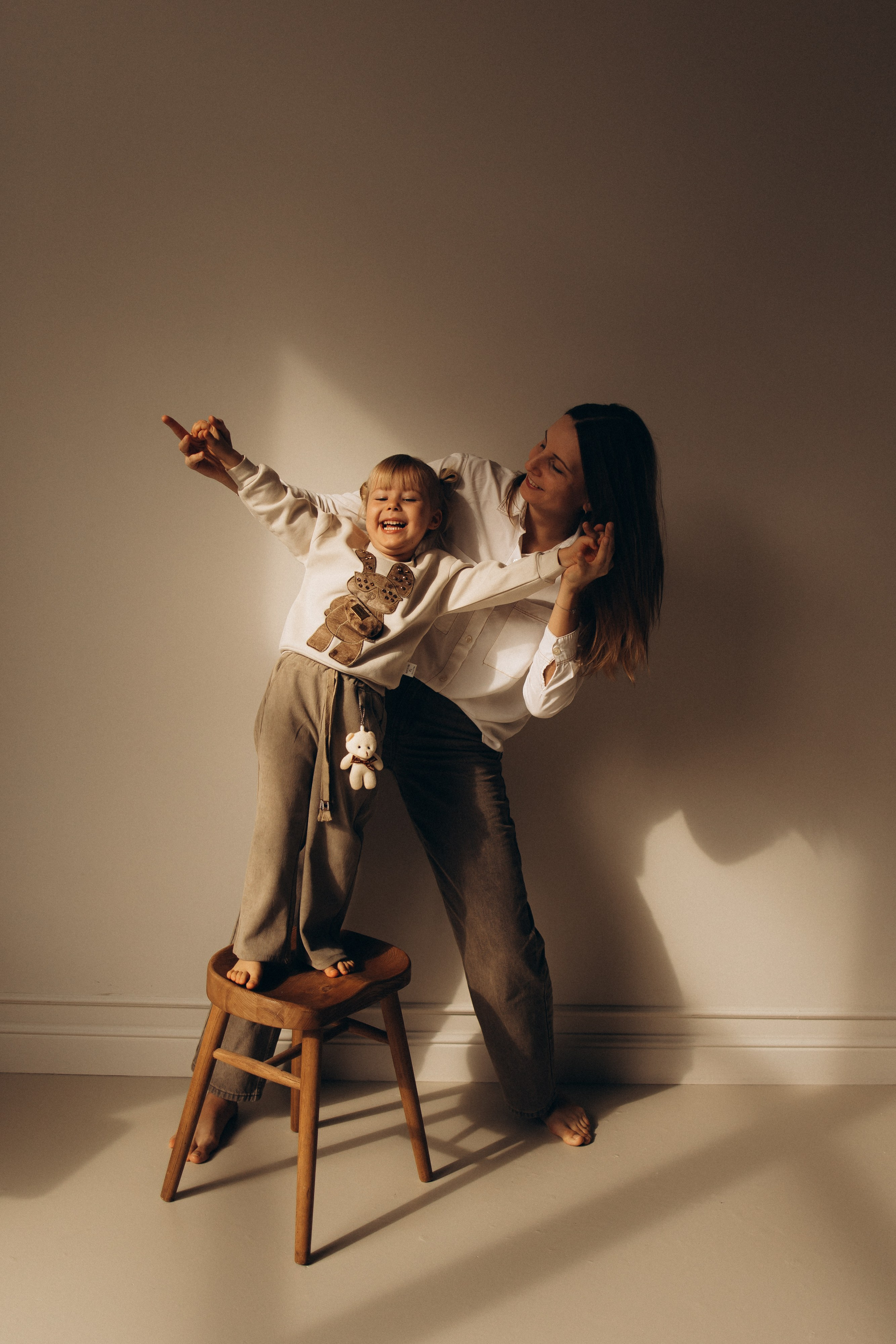 Катерина и Софа — зал Серена. Семейный фотограф в Краснодаре Храмова Анна