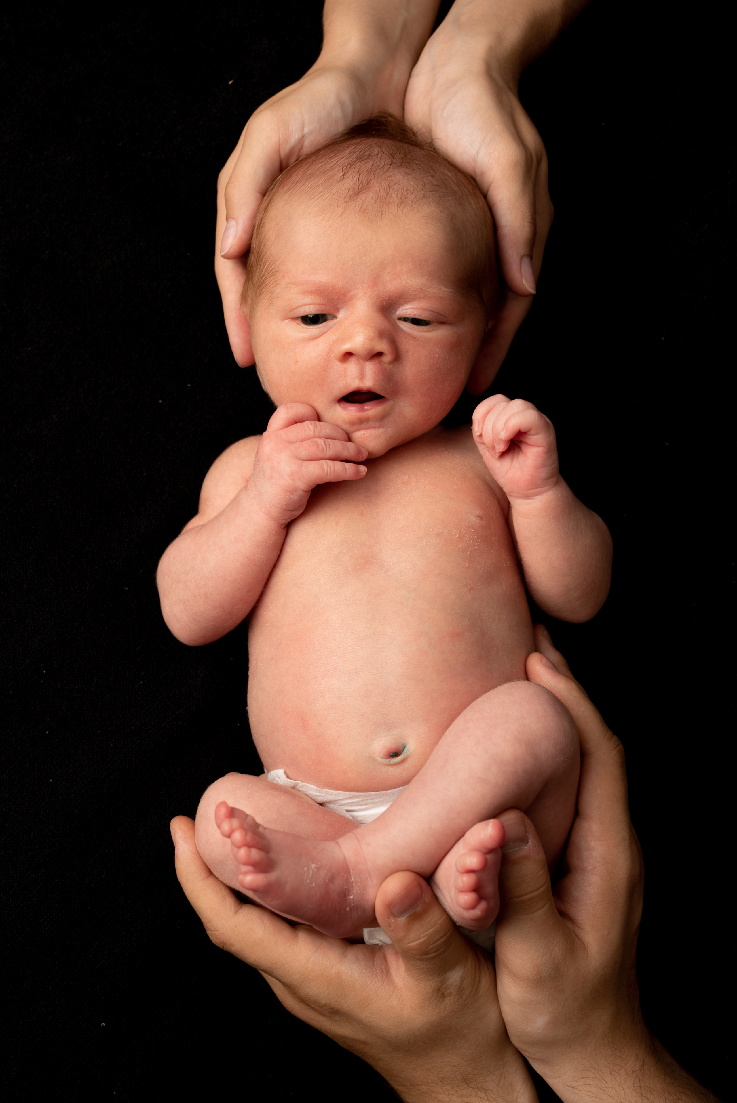 Малышка Анна и невероятные съемки «на черном». Фотограф новорожденных в Нижневартовске Лара Курдюкова