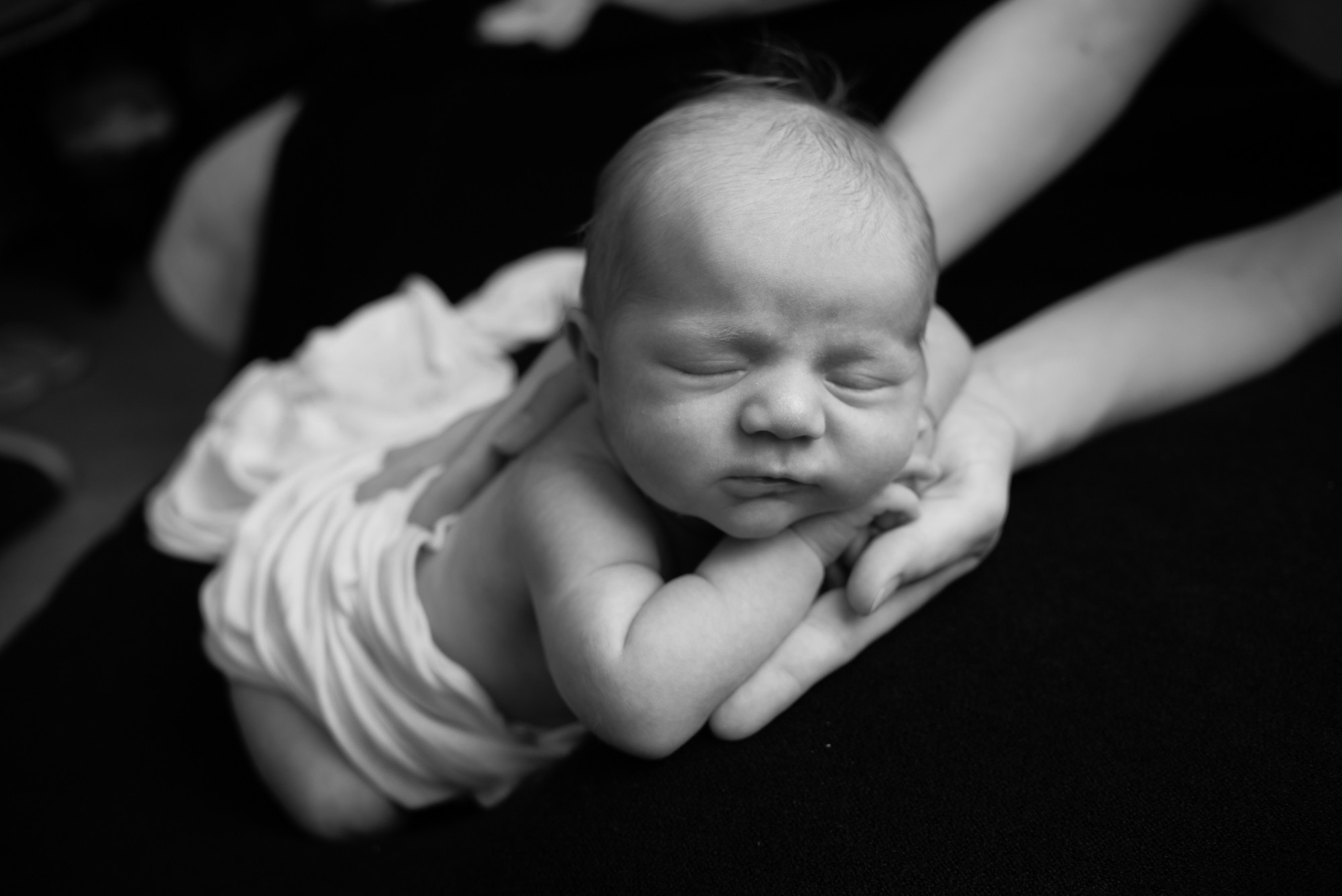 Малышка Анна и невероятные съемки «на черном». Фотограф новорожденных в Нижневартовске Лара Курдюкова