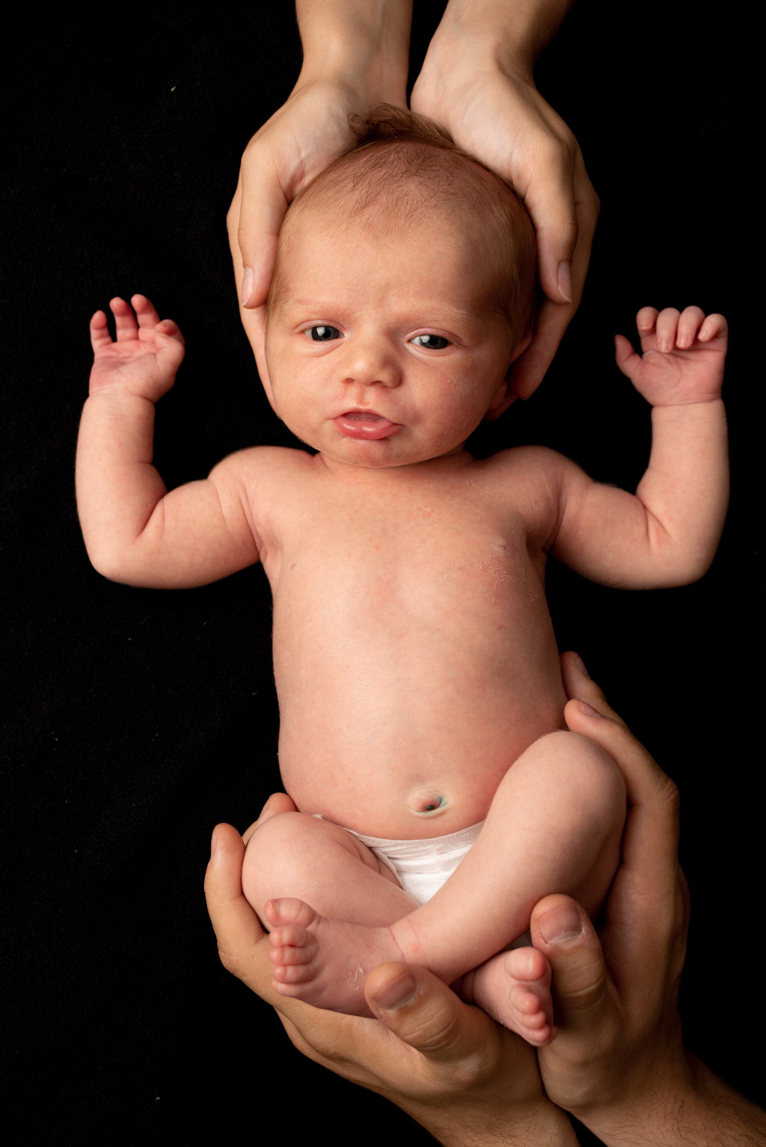 Малышка Анна и невероятные съемки «на черном». Фотограф новорожденных в Нижневартовске Лара Курдюкова