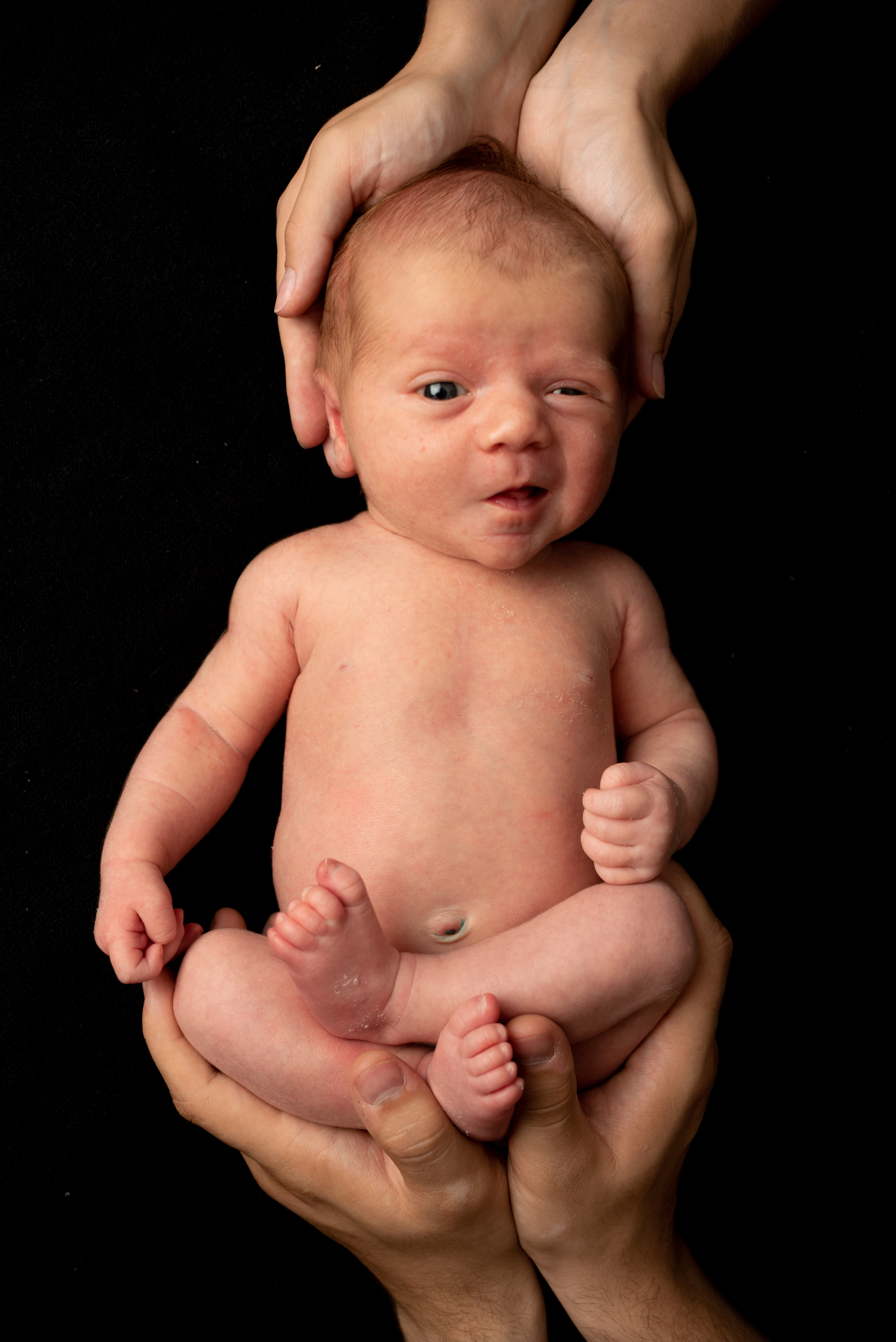 Малышка Анна и невероятные съемки «на черном». Фотограф новорожденных в Нижневартовске Лара Курдюкова