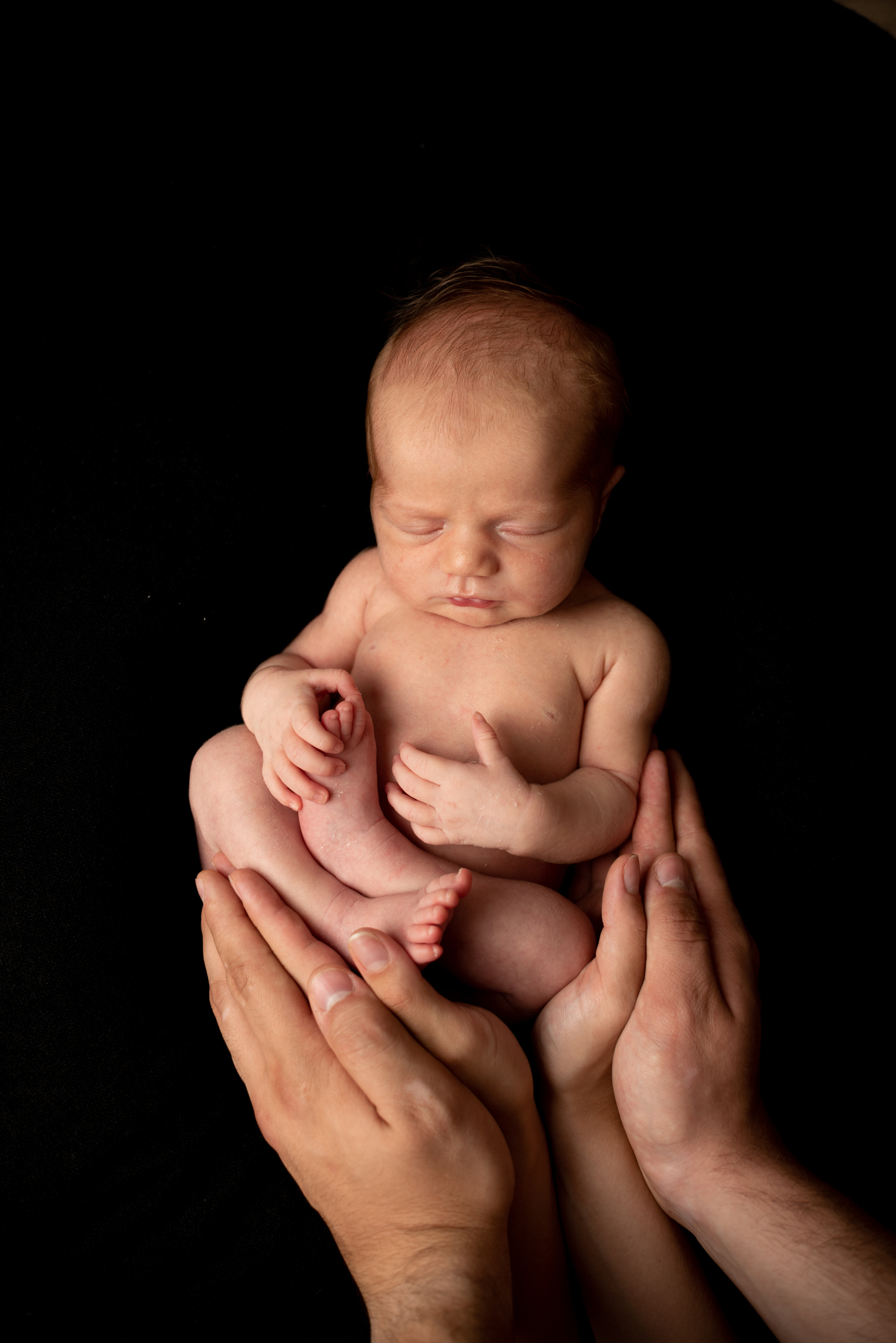 Малышка Анна и невероятные съемки «на черном». Фотограф новорожденных в Нижневартовске Лара Курдюкова