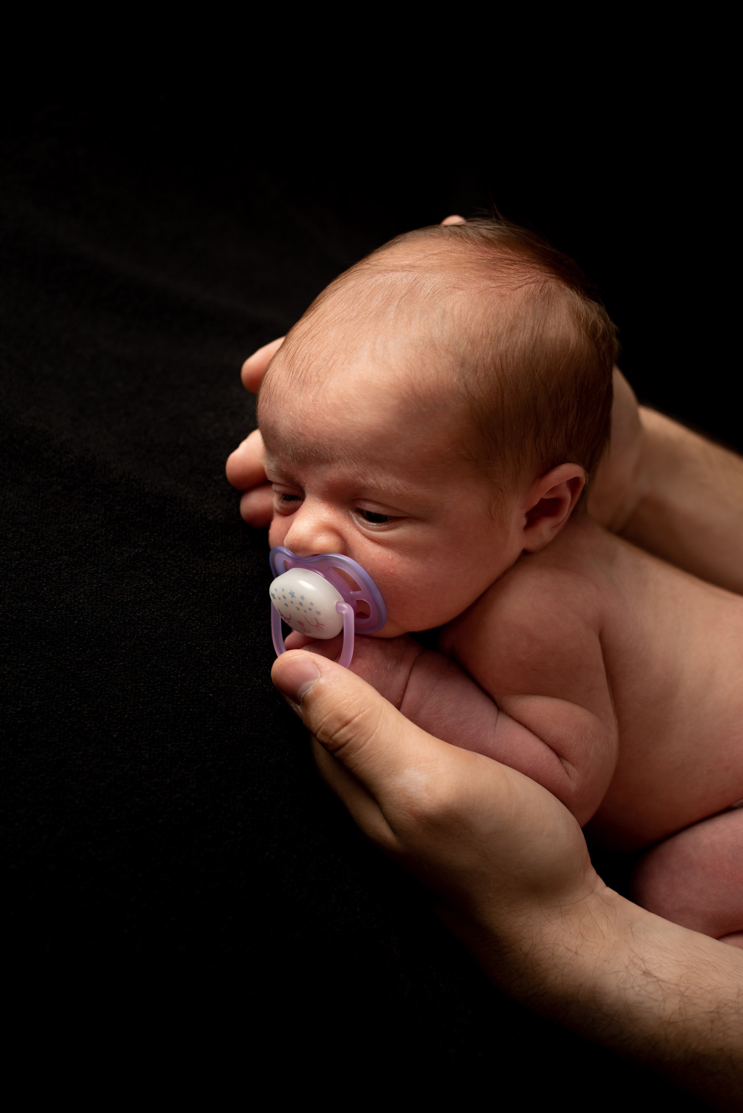 Малышка Анна и невероятные съемки «на черном». Фотограф новорожденных в Нижневартовске Лара Курдюкова