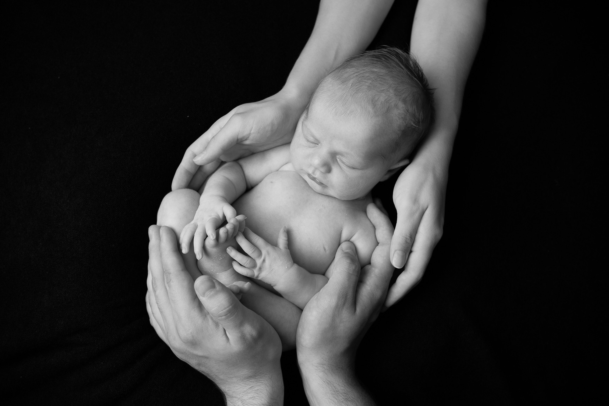 Малышка Анна и невероятные съемки «на черном». Фотограф новорожденных в Нижневартовске Лара Курдюкова