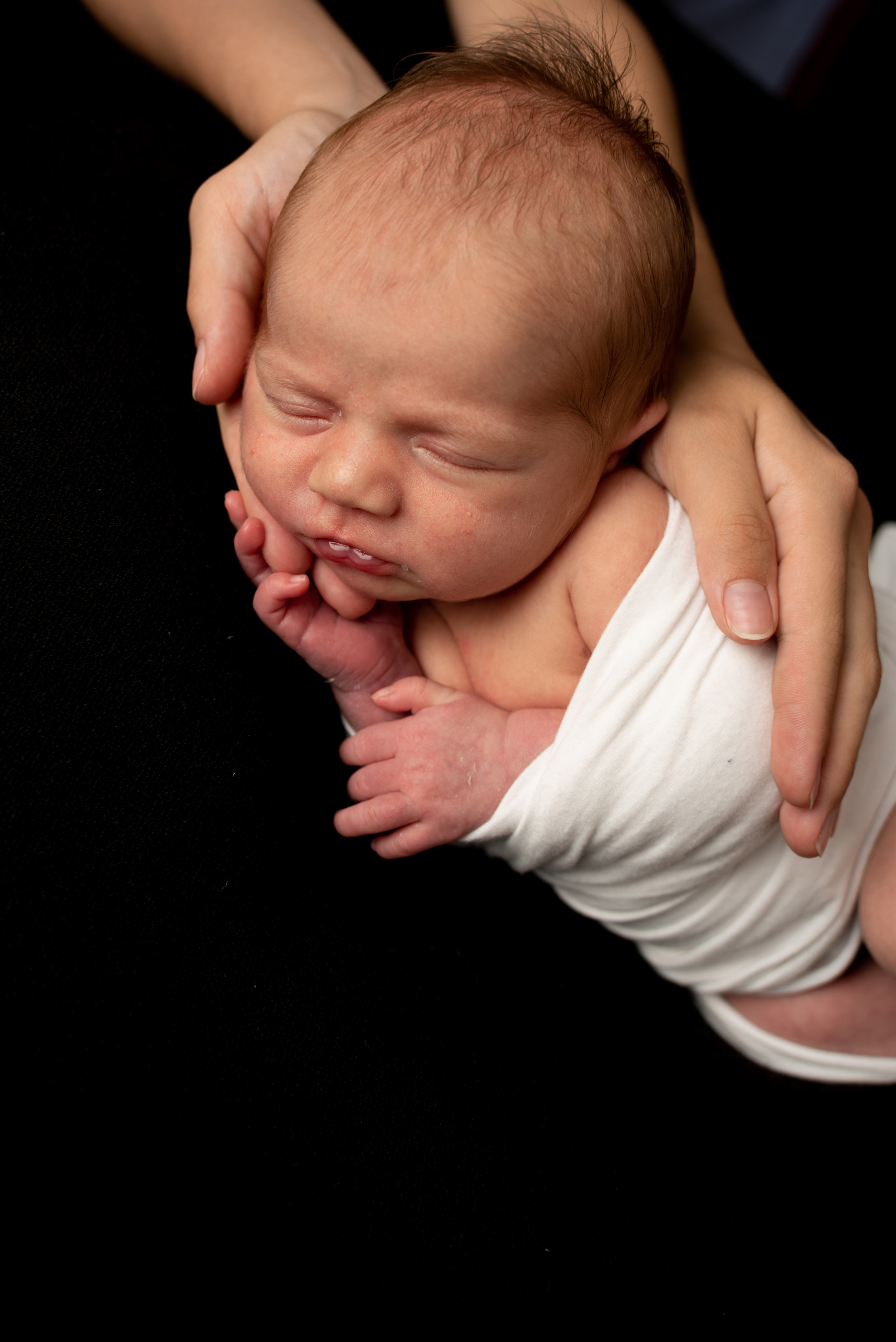 Малышка Анна и невероятные съемки «на черном». Фотограф новорожденных в Нижневартовске Лара Курдюкова