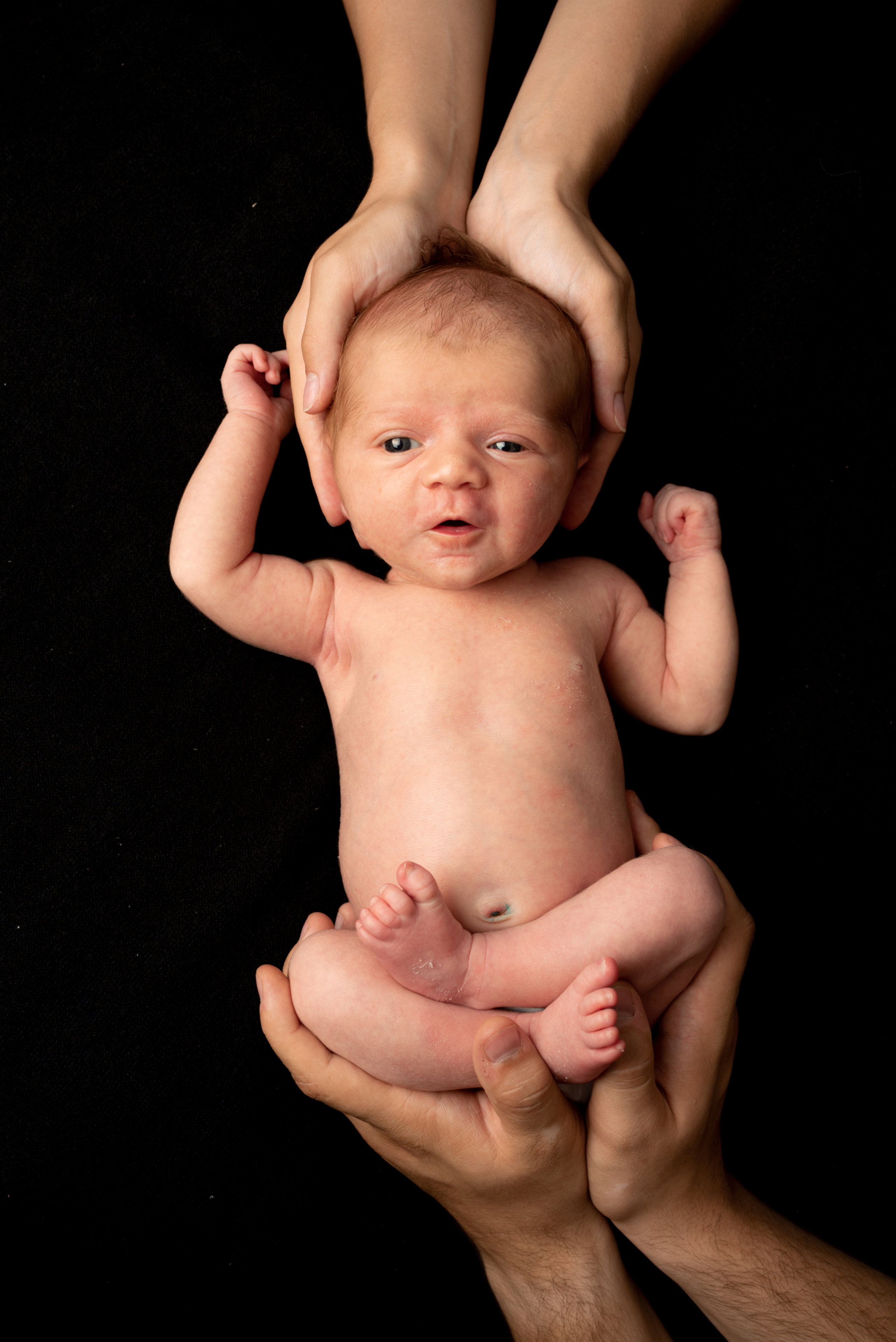 Малышка Анна и невероятные съемки «на черном». Фотограф новорожденных в Нижневартовске Лара Курдюкова