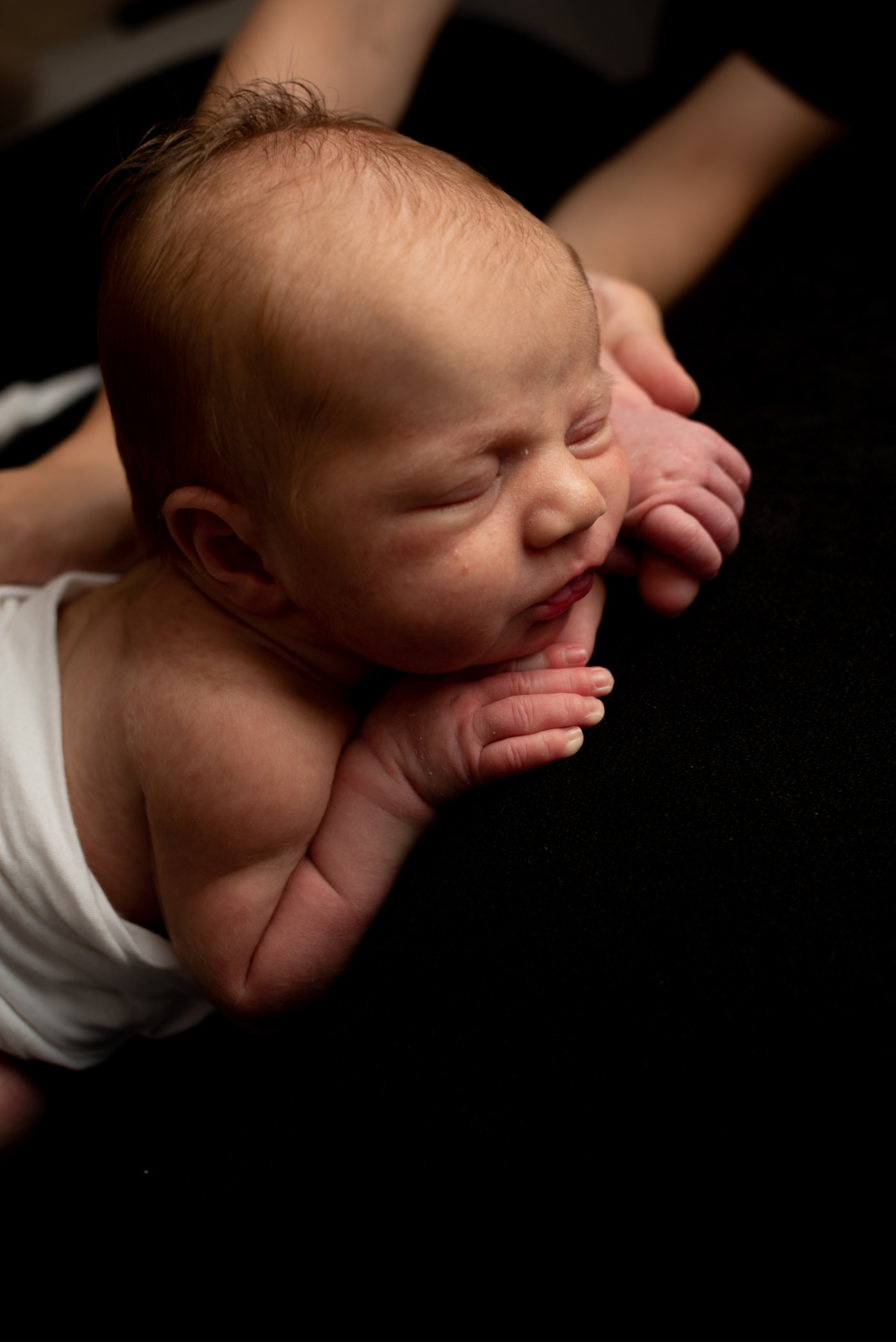 Малышка Анна и невероятные съемки «на черном». Фотограф новорожденных в Нижневартовске Лара Курдюкова
