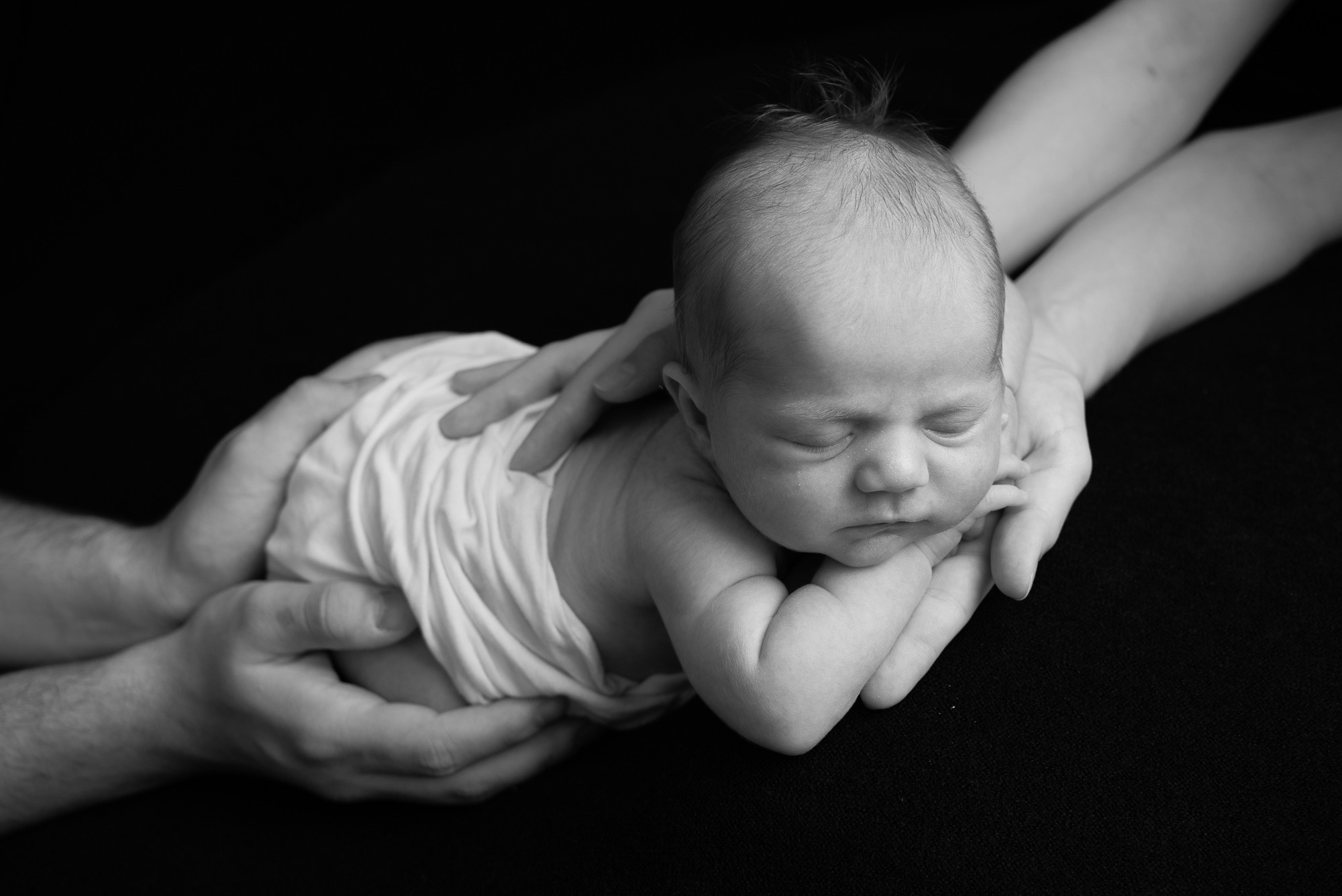 Малышка Анна и невероятные съемки «на черном». Фотограф новорожденных в Нижневартовске Лара Курдюкова