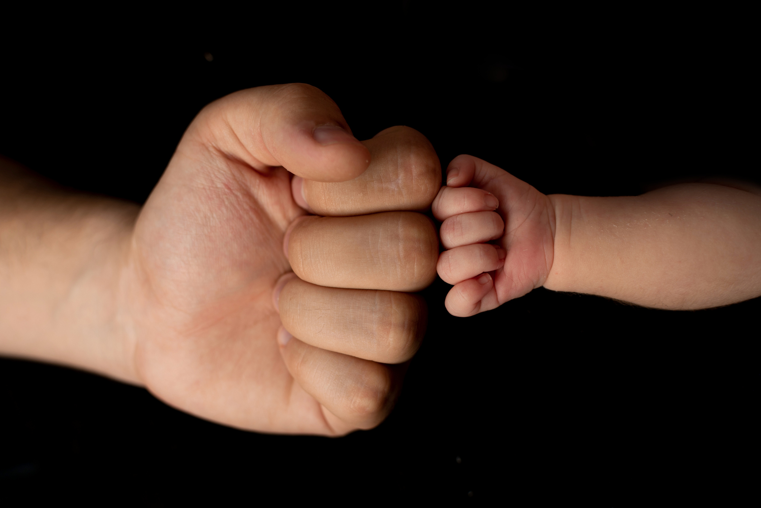 Малышка Анна и невероятные съемки «на черном». Фотограф новорожденных в Нижневартовске Лара Курдюкова