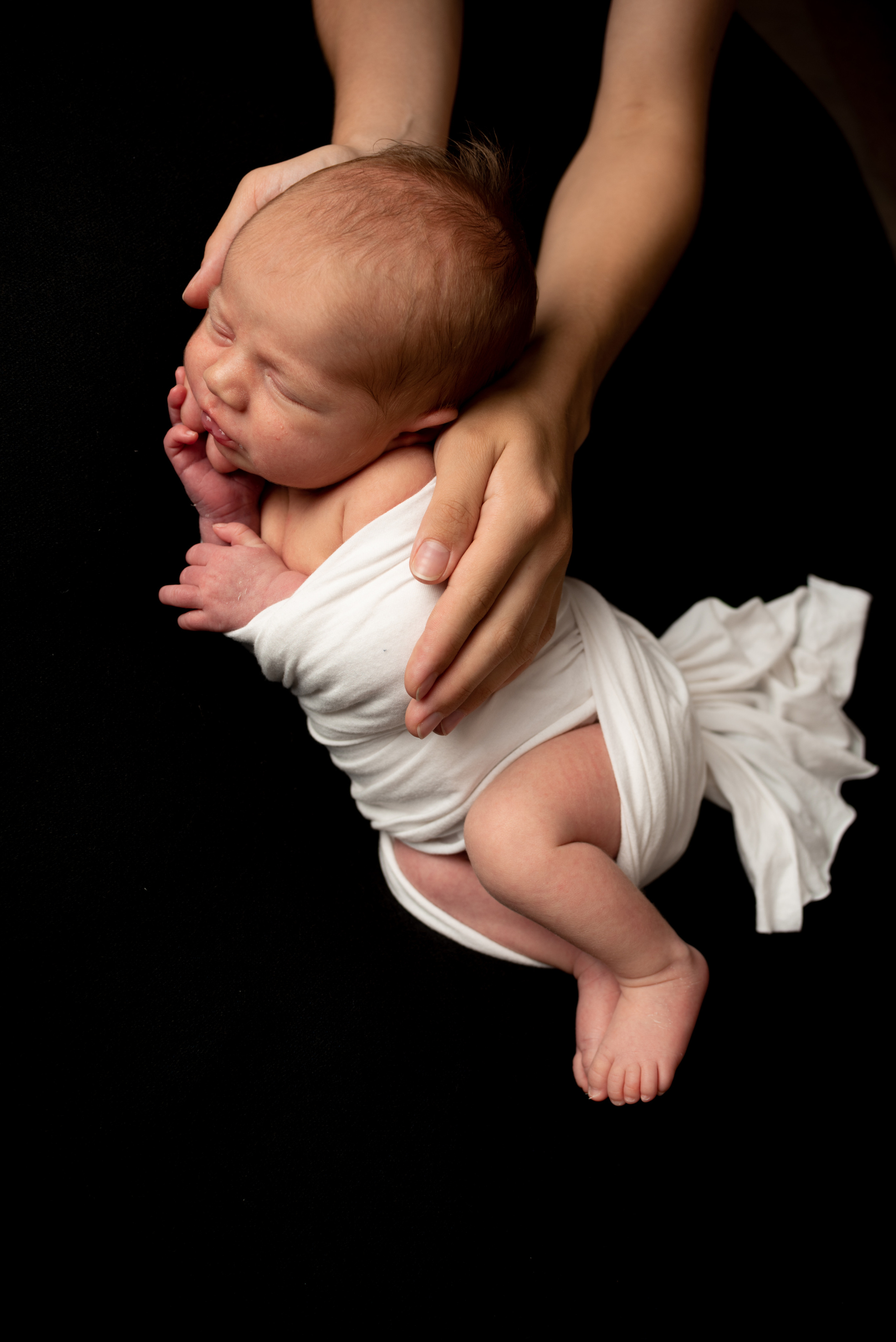 Малышка Анна и невероятные съемки «на черном». Фотограф новорожденных в Нижневартовске Лара Курдюкова