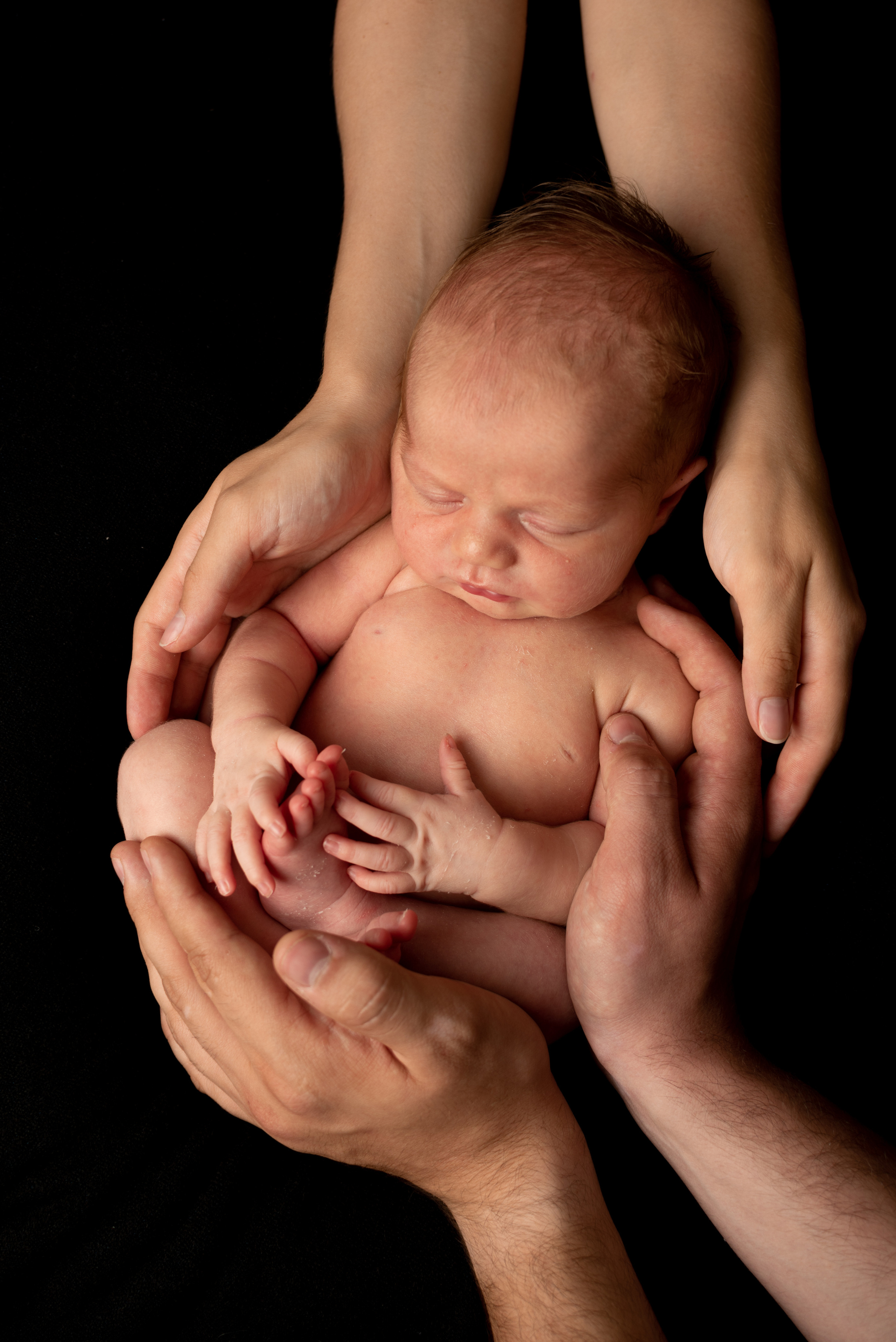 Малышка Анна и невероятные съемки «на черном». Фотограф новорожденных в Нижневартовске Лара Курдюкова
