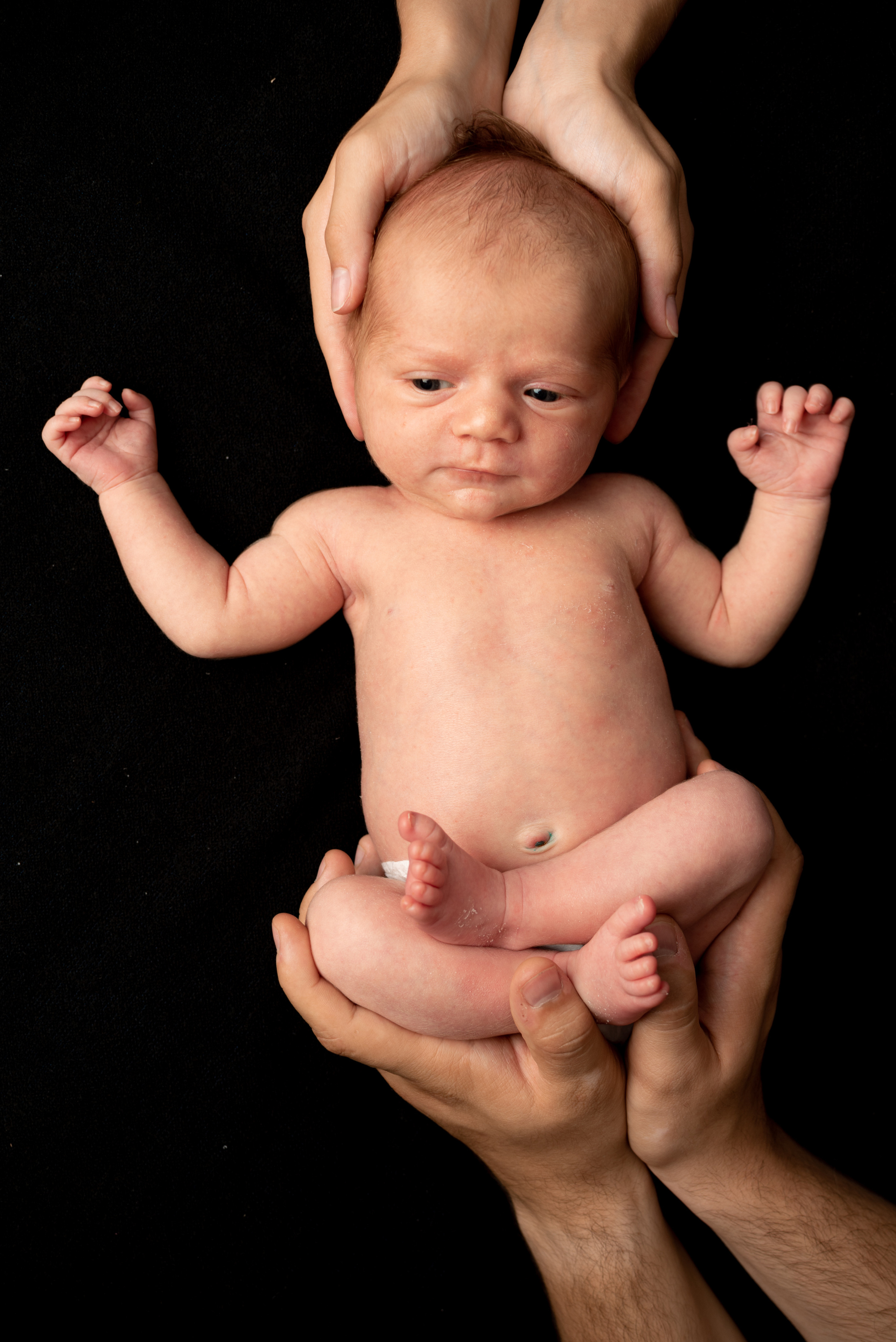 Малышка Анна и невероятные съемки «на черном». Фотограф новорожденных в Нижневартовске Лара Курдюкова