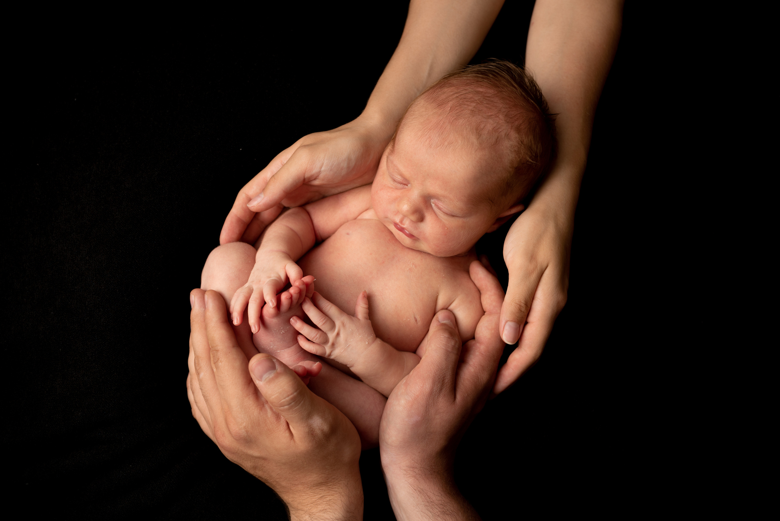 Малышка Анна и невероятные съемки «на черном». Фотограф новорожденных в Нижневартовске Лара Курдюкова