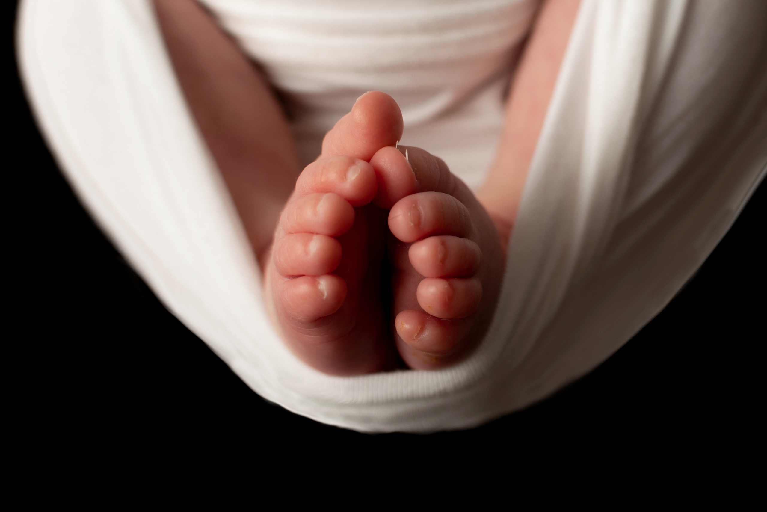 Малышка Анна и невероятные съемки «на черном». Фотограф новорожденных в Нижневартовске Лара Курдюкова