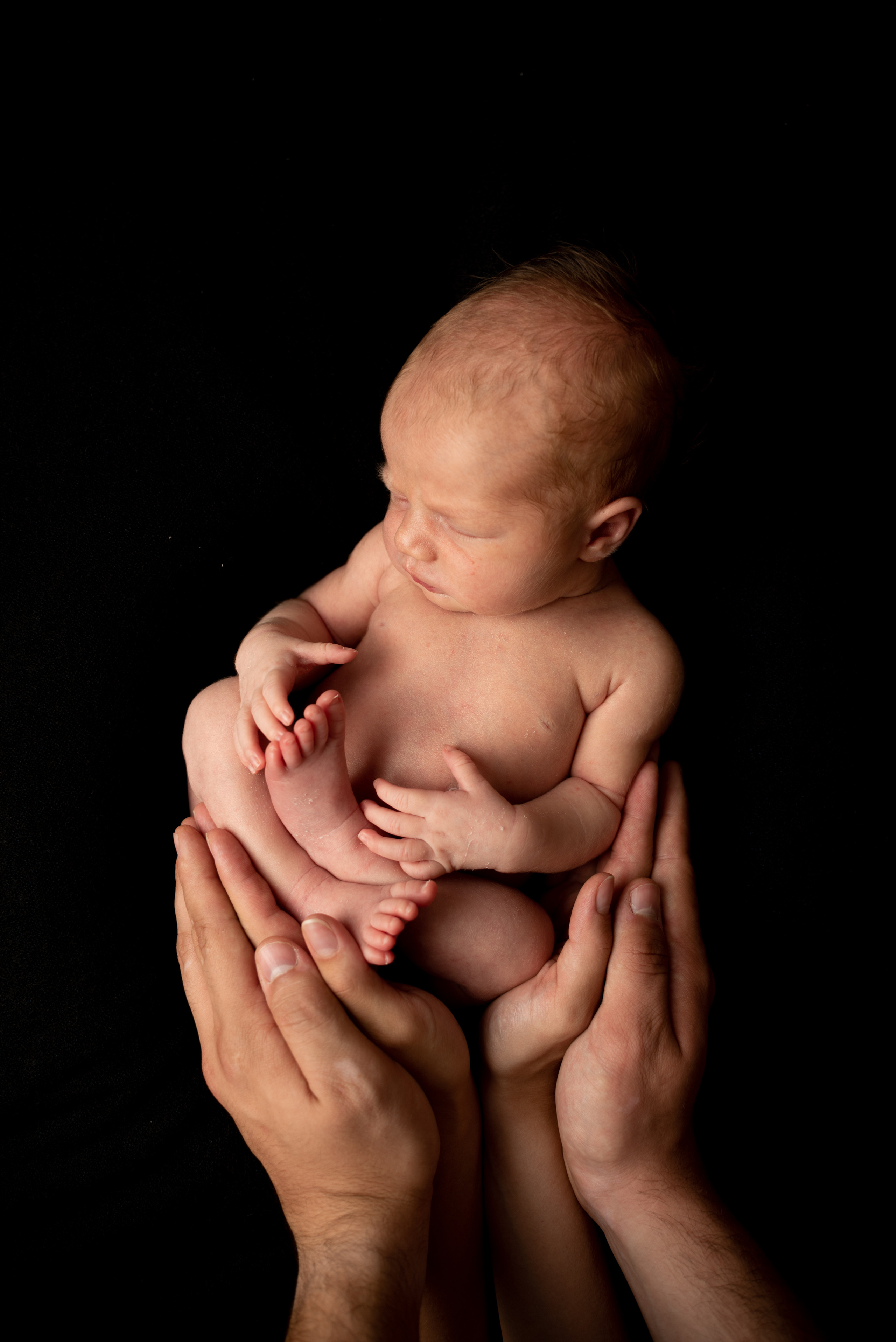 Малышка Анна и невероятные съемки «на черном». Фотограф новорожденных в Нижневартовске Лара Курдюкова