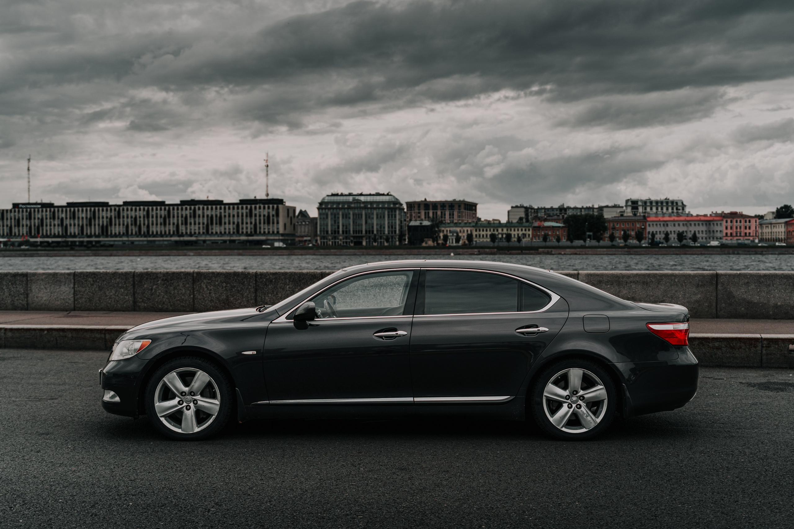 Lexus LS460l. MILATE — выпускные альбомы, фотосессии и видео в Москве