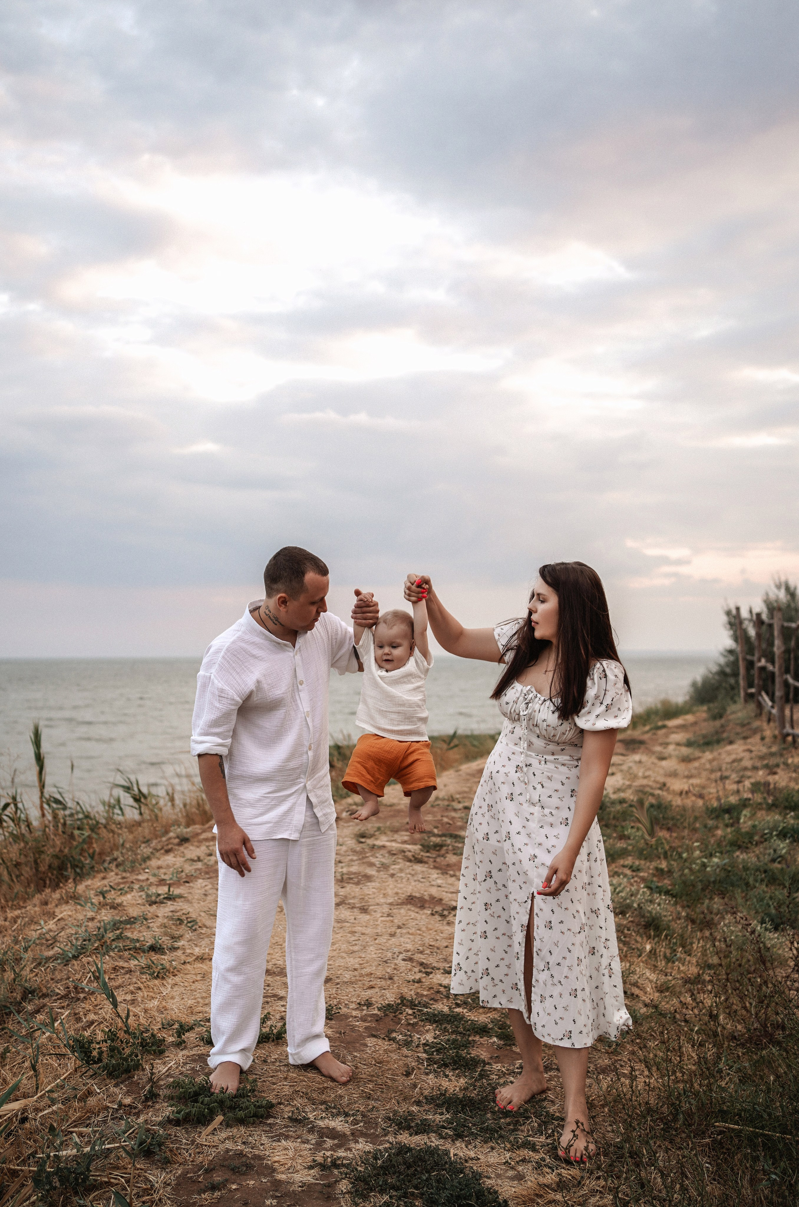 Семейный фотограф в Ростове-на-Дону и Батайске. Фотосессия на Маяке в Мержаново. Свадебный фотограф в Ростове-на-Дону. Таинство Крещения и Венчания, семейные фотосессии. Алёна Чёботова