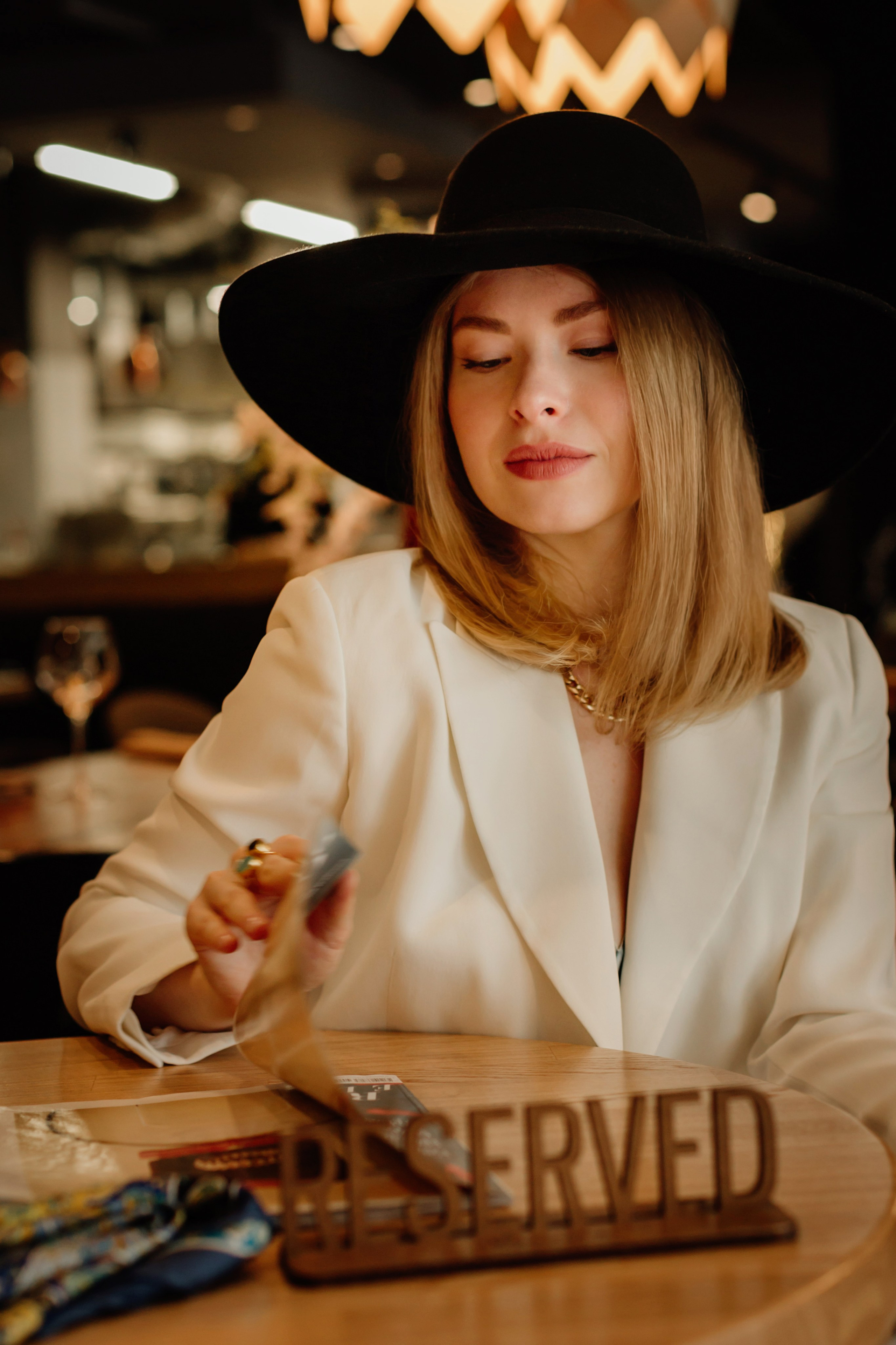 Марина съемка в ресторане. Деловая и Бизнес съемка в  Москве Инесса Грушко