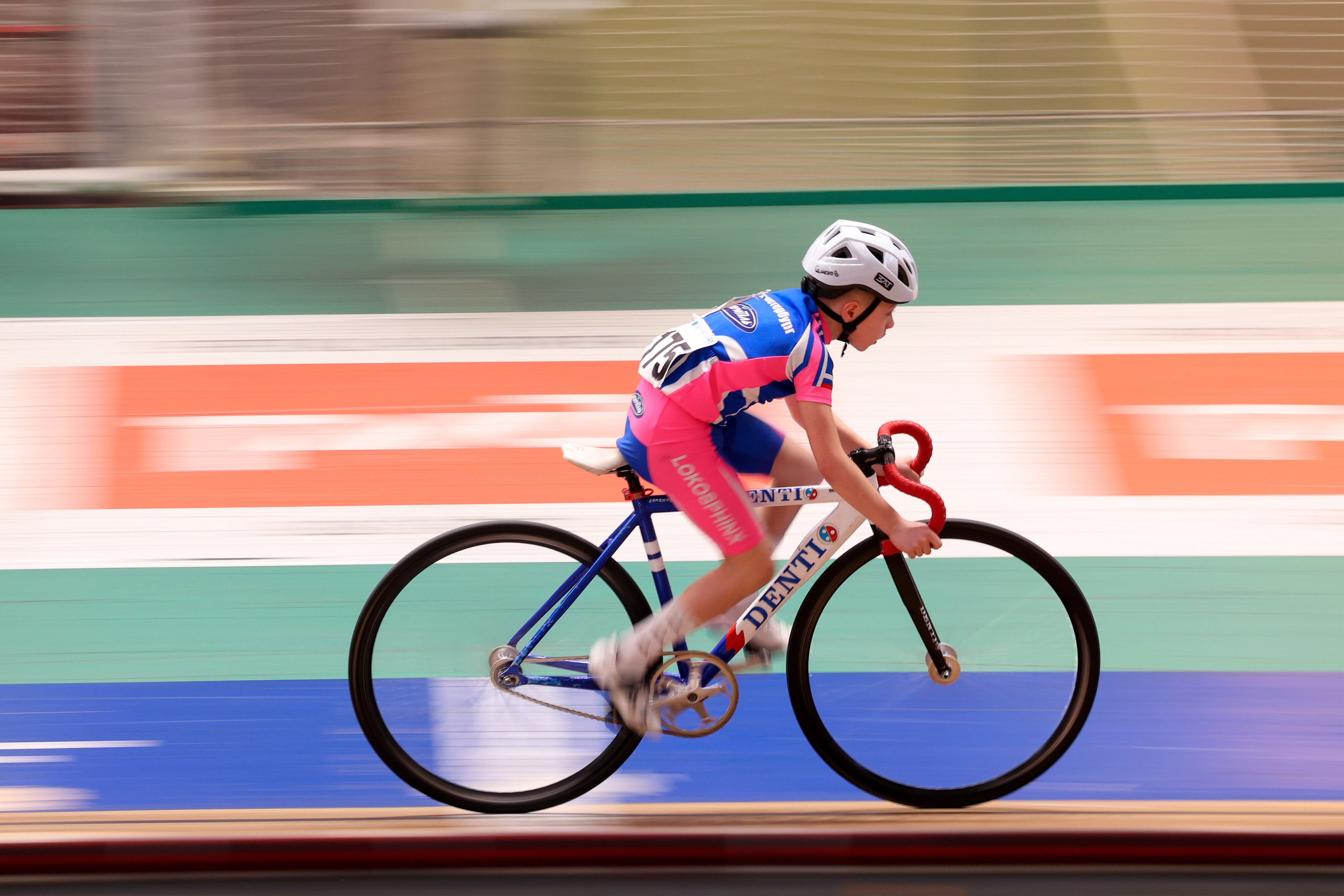 Пятый этап Региональных соревнований по велоспорту на треке (Гит, Скретч) 15.03.2025. Спортивный и репортажный фотограф Антон Тереханов