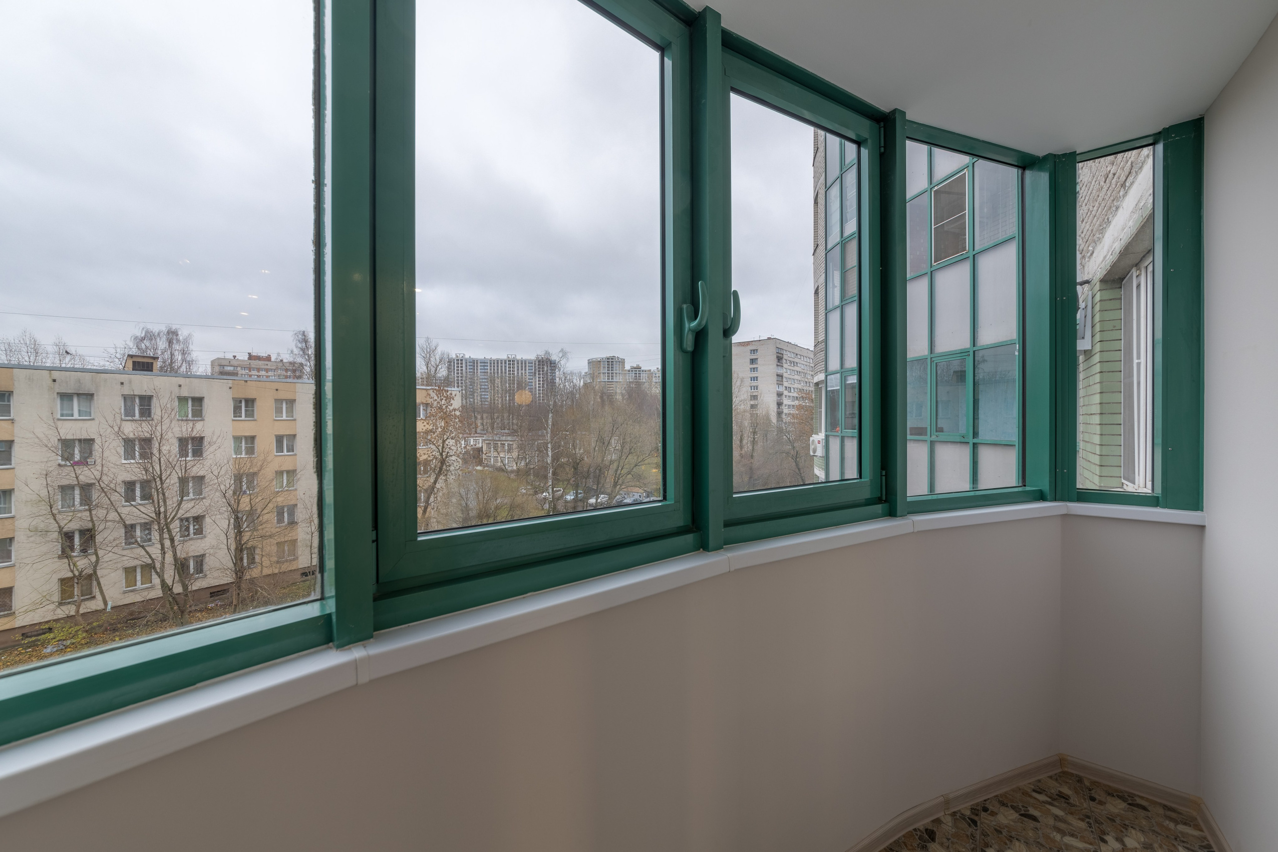 Однокомнатная квартира, Варшавская ул