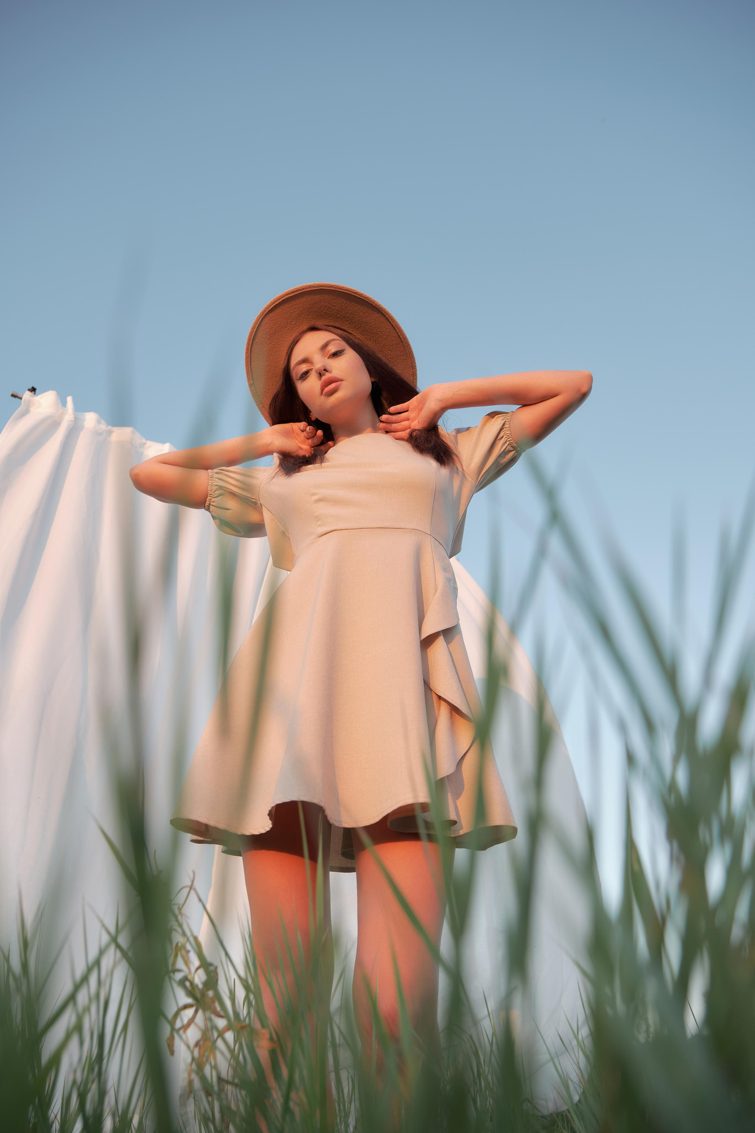 Диана. Портрет в поле со шторами. Свадебный и портретный фотограф в Екатеринбурге Александр Блюденов