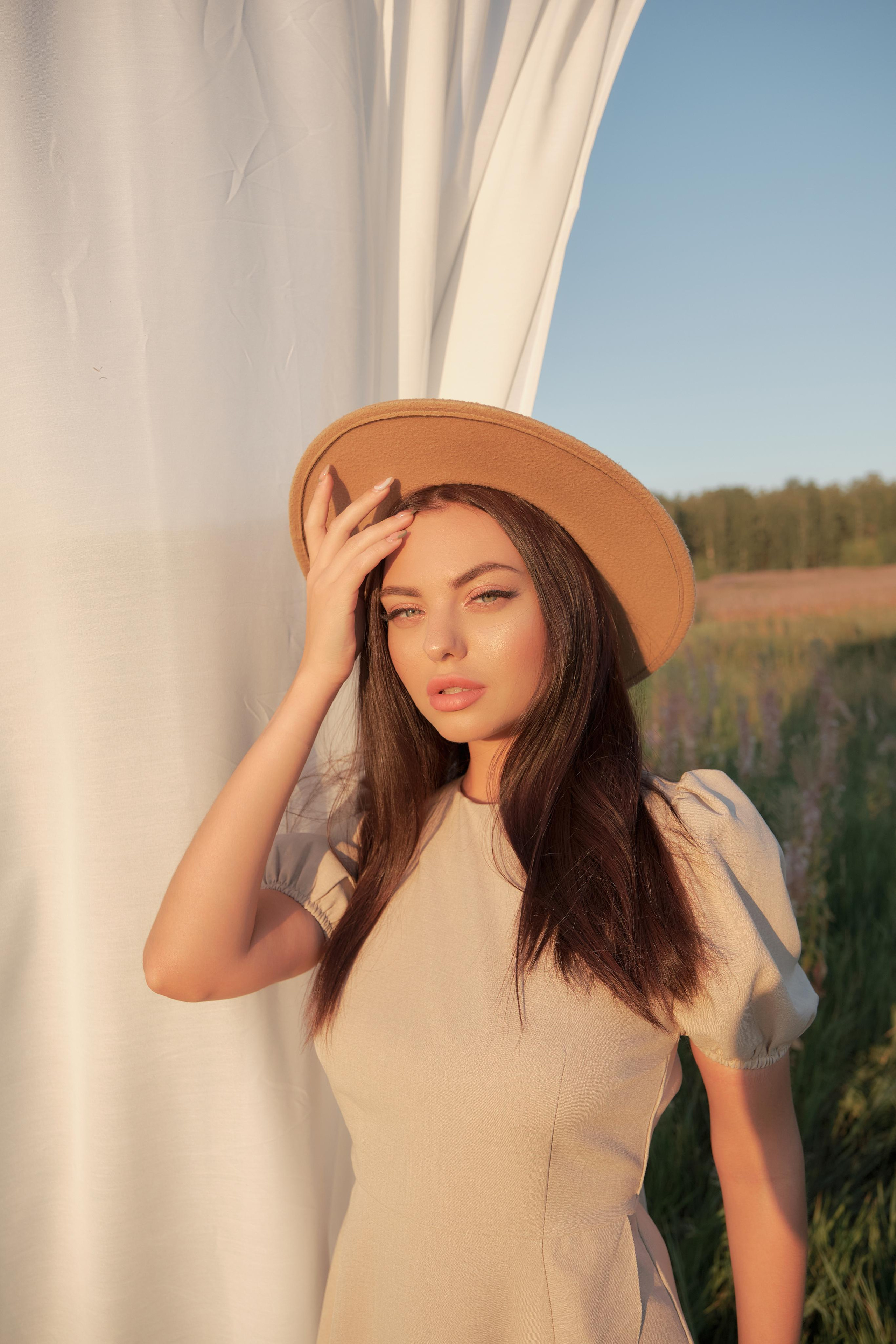 Диана. Портрет в поле со шторами. Свадебный и портретный фотограф в Екатеринбурге Александр Блюденов